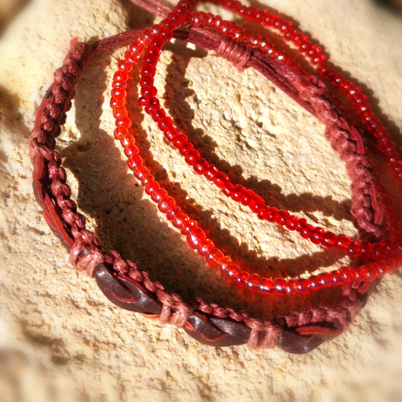 Armband 3er Set, rot,  Leder und indische Perlchen Bijou Glücksarmband, Hippie Schmuck - ewige Liebe