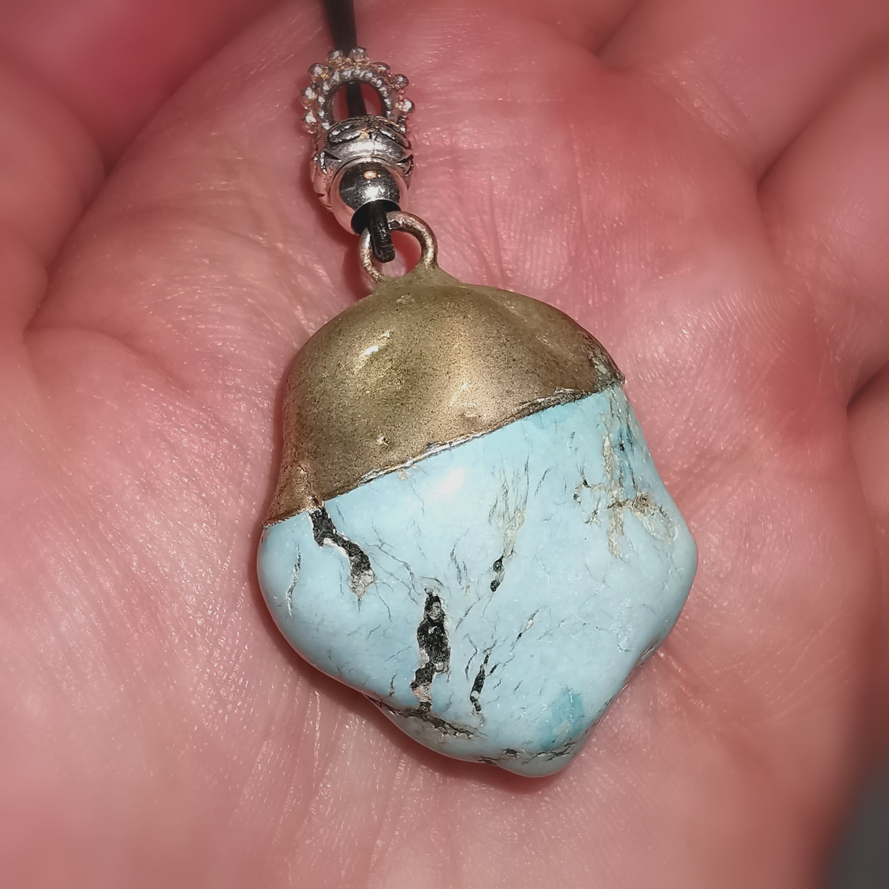 Howlith Türkis Nugget Ethno Edelstein Heilstein Anhänger Karma Kette an Leder - Kraft, neue Energie