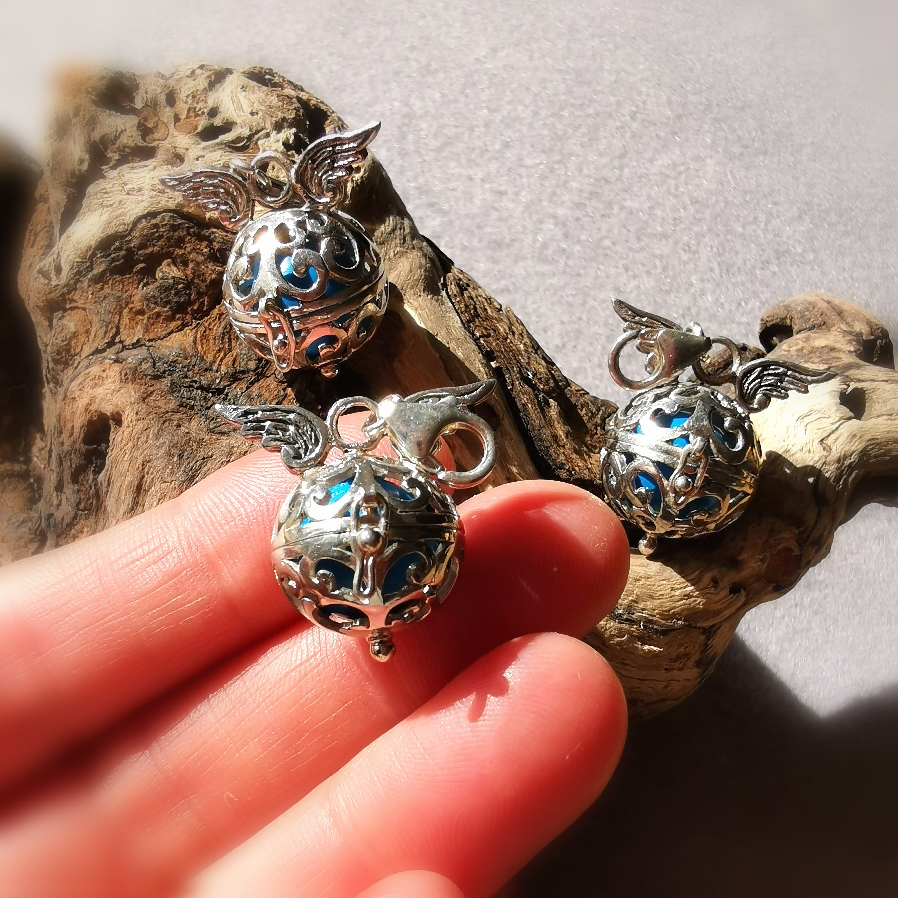 Engelsrufer Blau Erzengel Michael Charm Anhänger mit Flügel Sterlingsilber Karabiner Verschluss für Damen