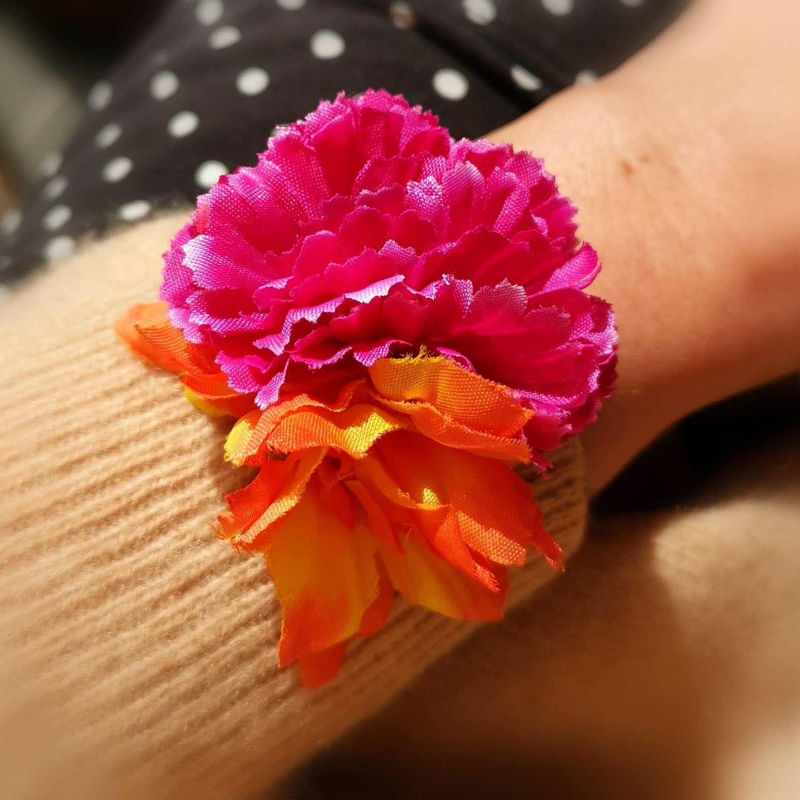 Blüten der Freude, love peace happiness Anstecknadel, Brosche