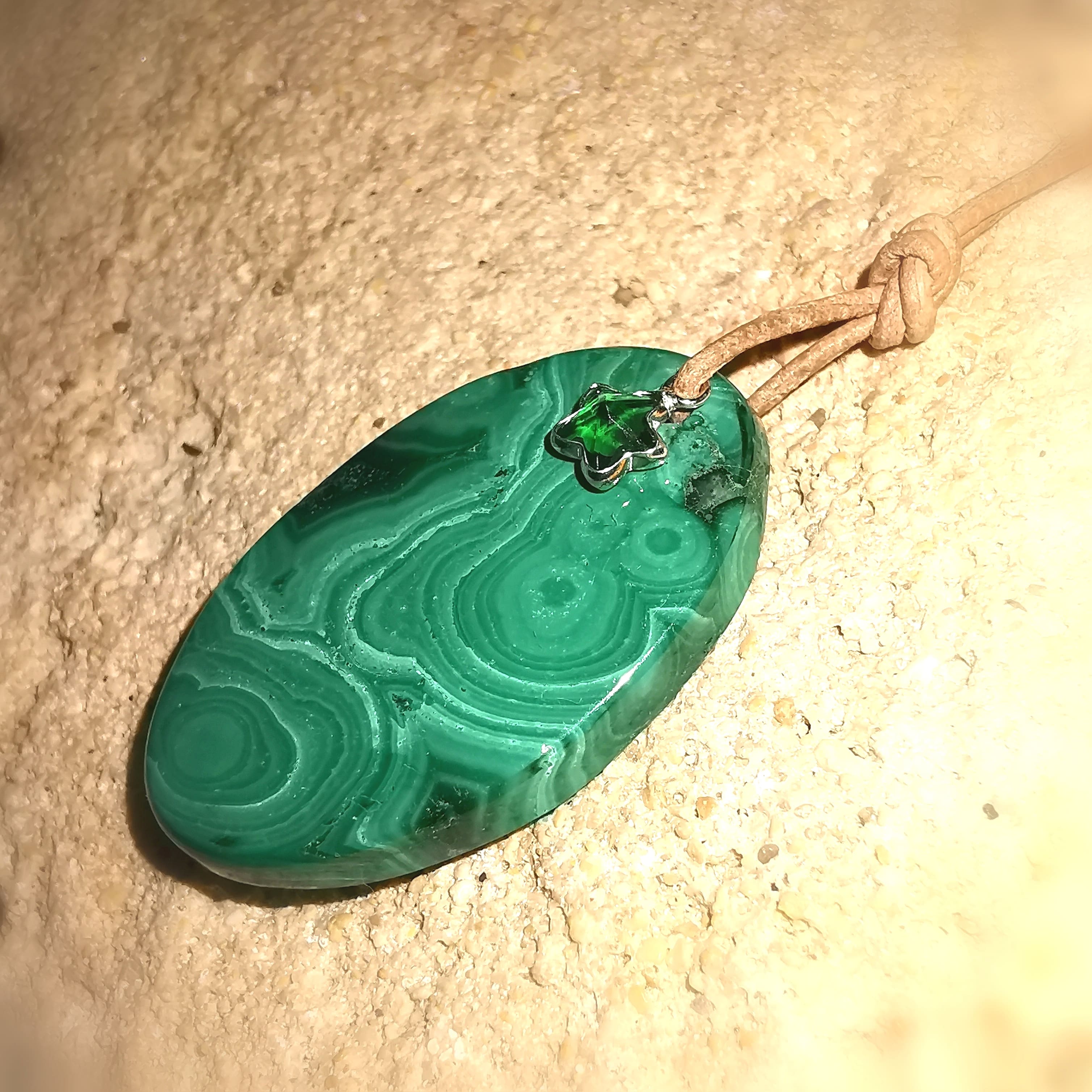 Collar de karma de cuero de estrella de mar de circonita malaquita, óvalo de piedra preciosa, amuleto del chakra del corazón - equilibrio y alegría de vivir