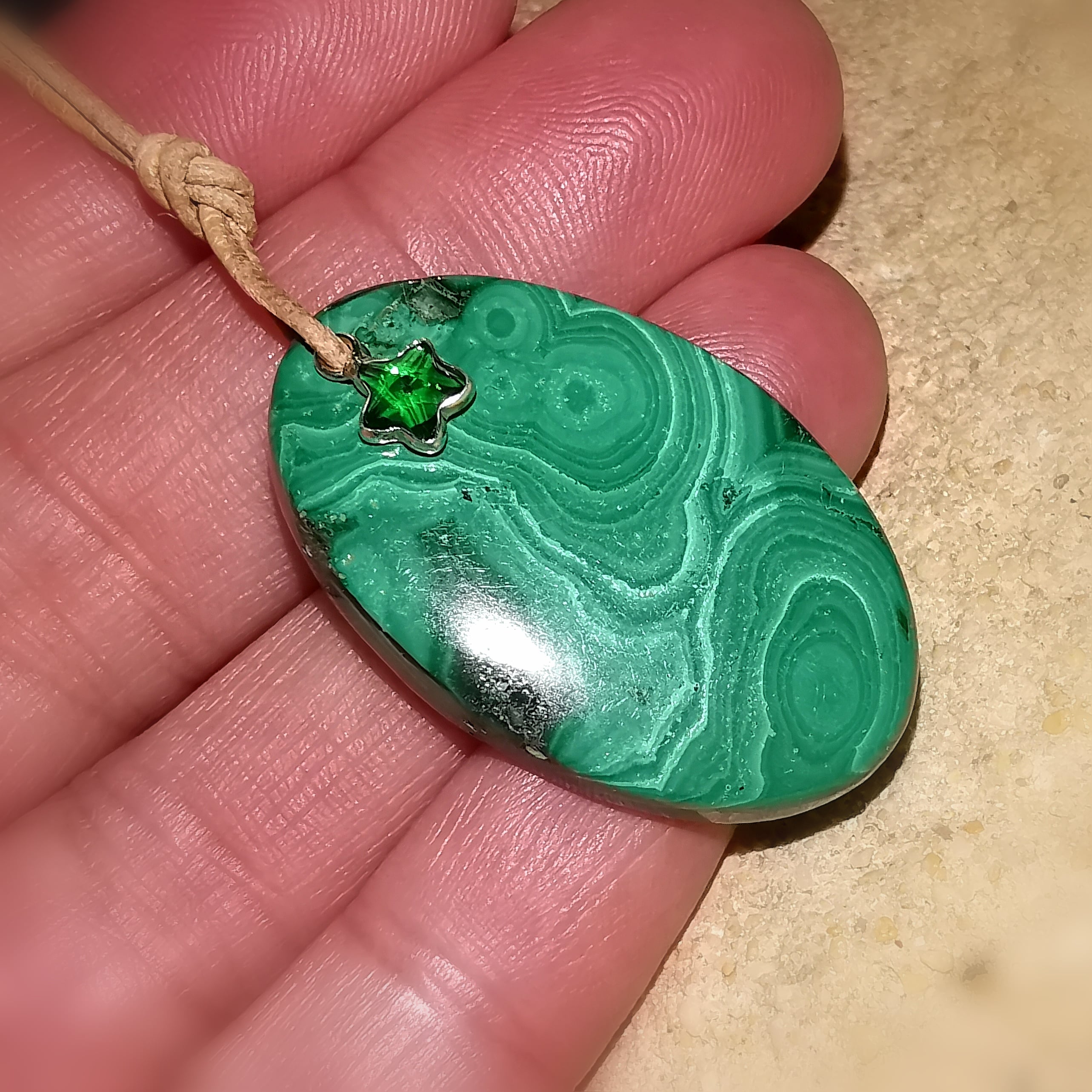 Collar de karma de cuero de estrella de mar de circonita malaquita, óvalo de piedra preciosa, amuleto del chakra del corazón - equilibrio y alegría de vivir