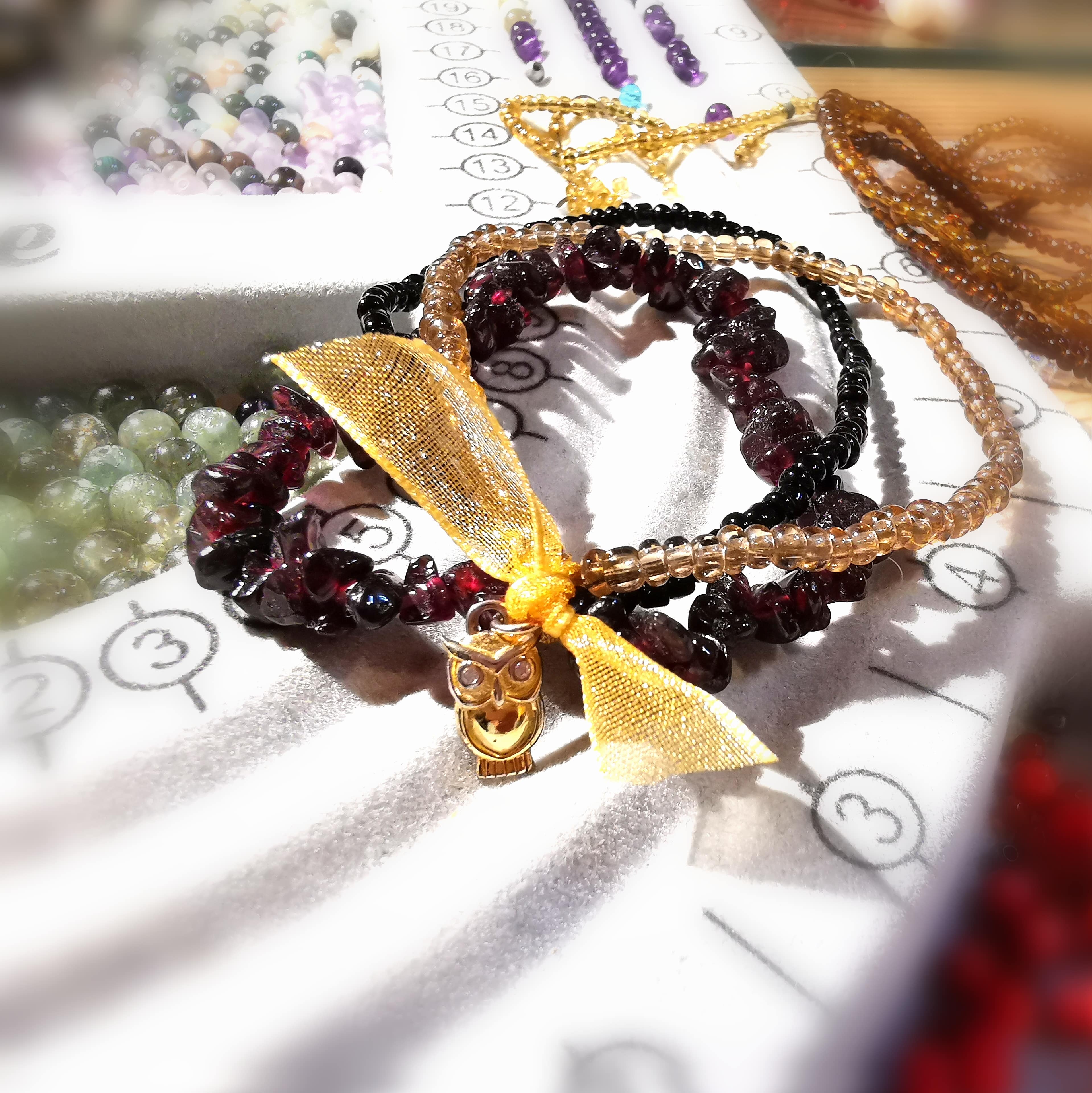 Granat Heilstein Karma Armband Set mit Krafttier Eule - Glück und Zuversicht