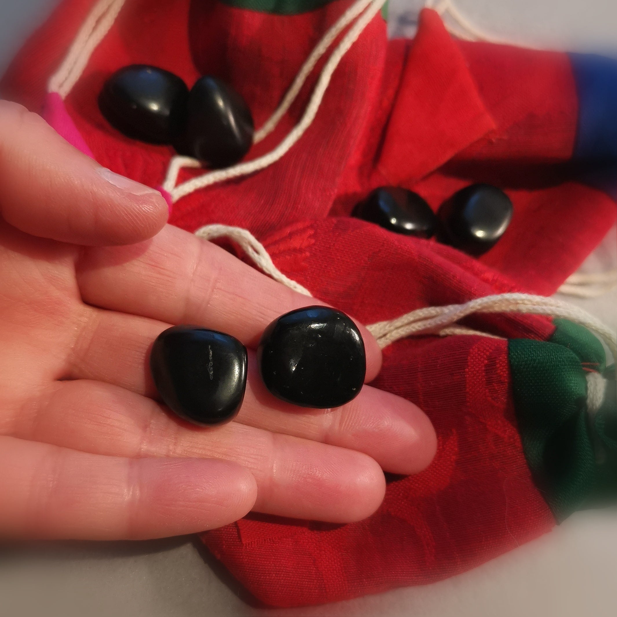 Schungit Lebensenergie Heilstein 2er Set schwarz, Trommelstein Handschmeichler, zur Meditation, Schutz