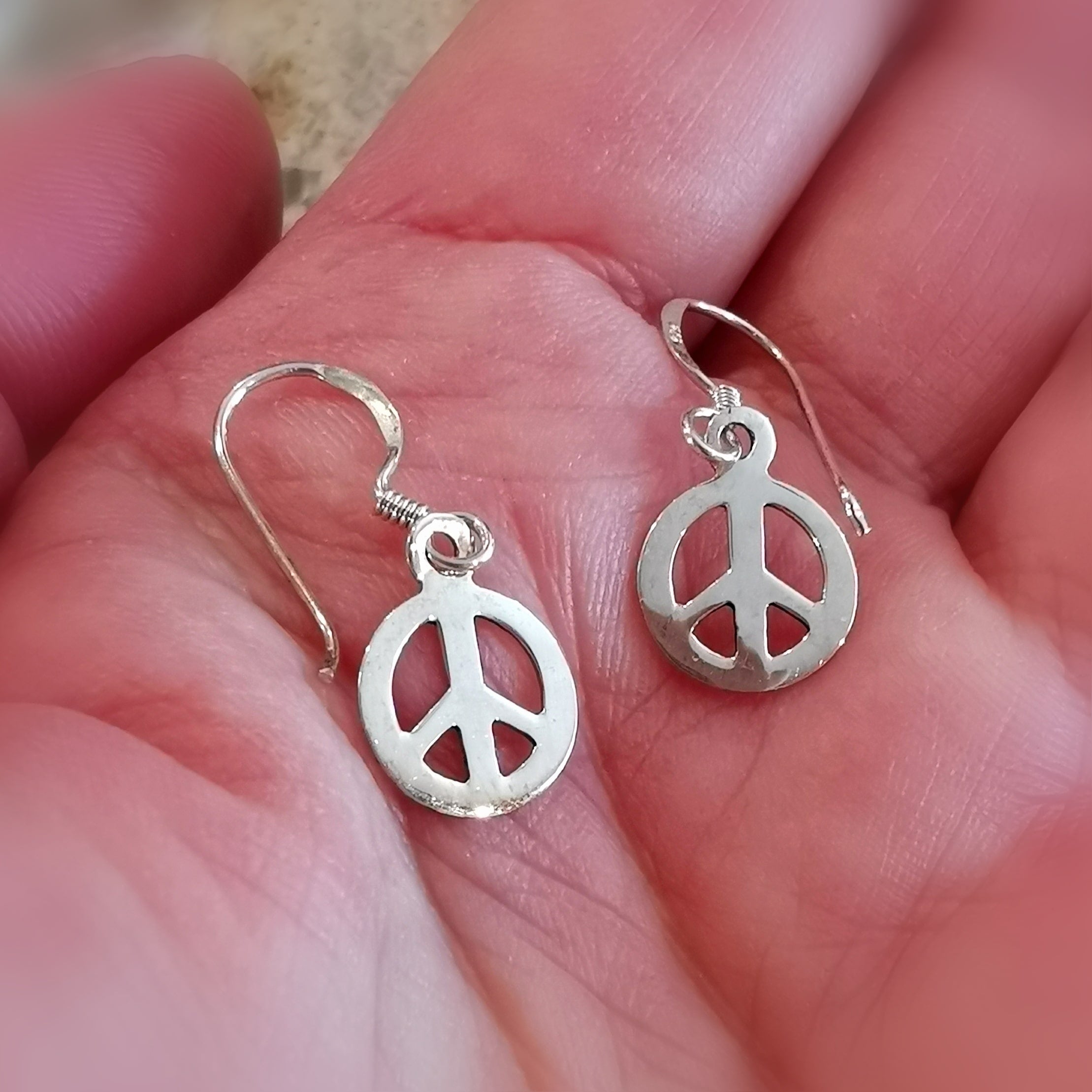 Peace Ohrringe Sterlingsilber, Symbol für Frieden, Ohrhänger in S / M, geweiht