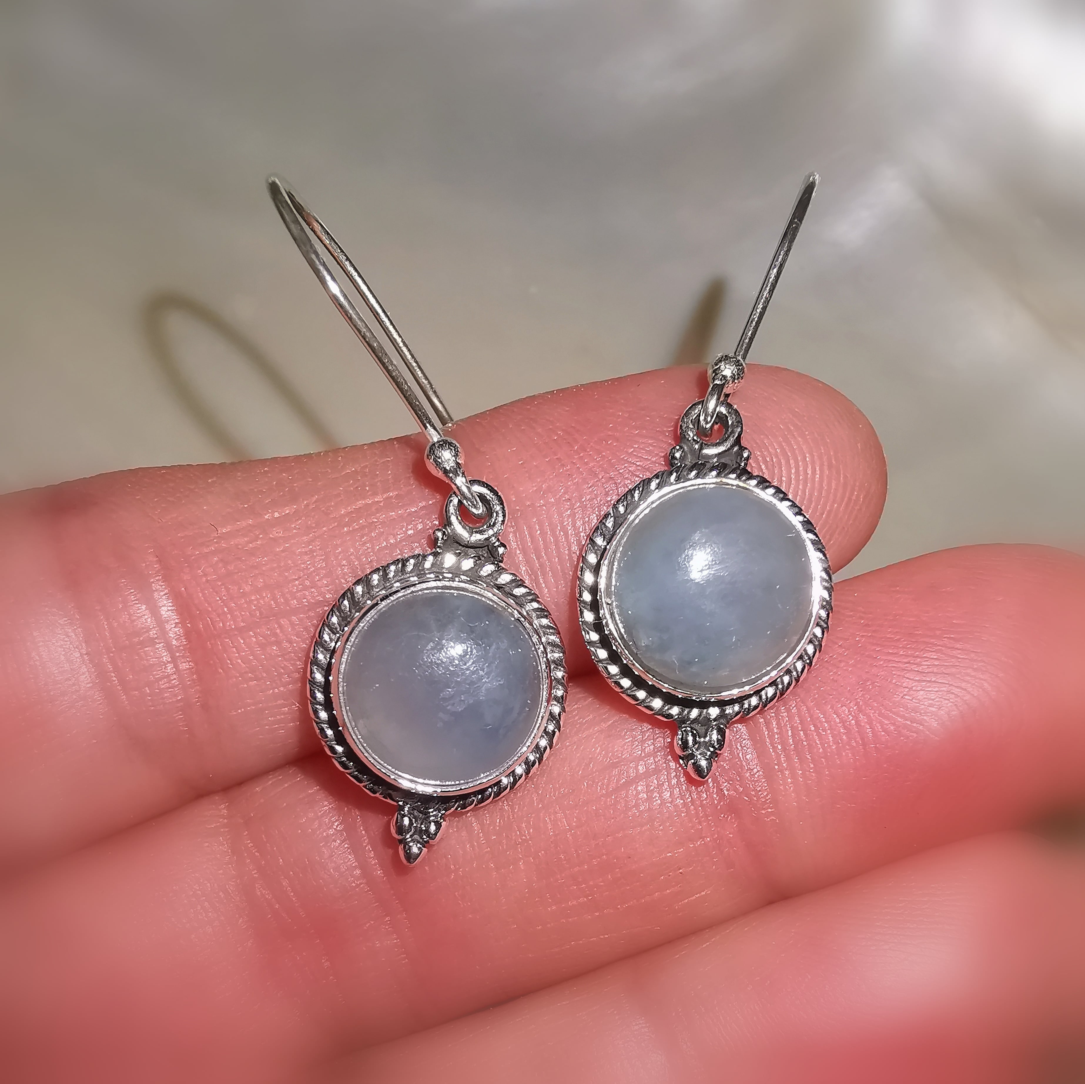geweihte Aquamarin Edelstein Ohrringe Bali Stil, hell blaue Heilsteine in Sterlingsilber - Freiheit