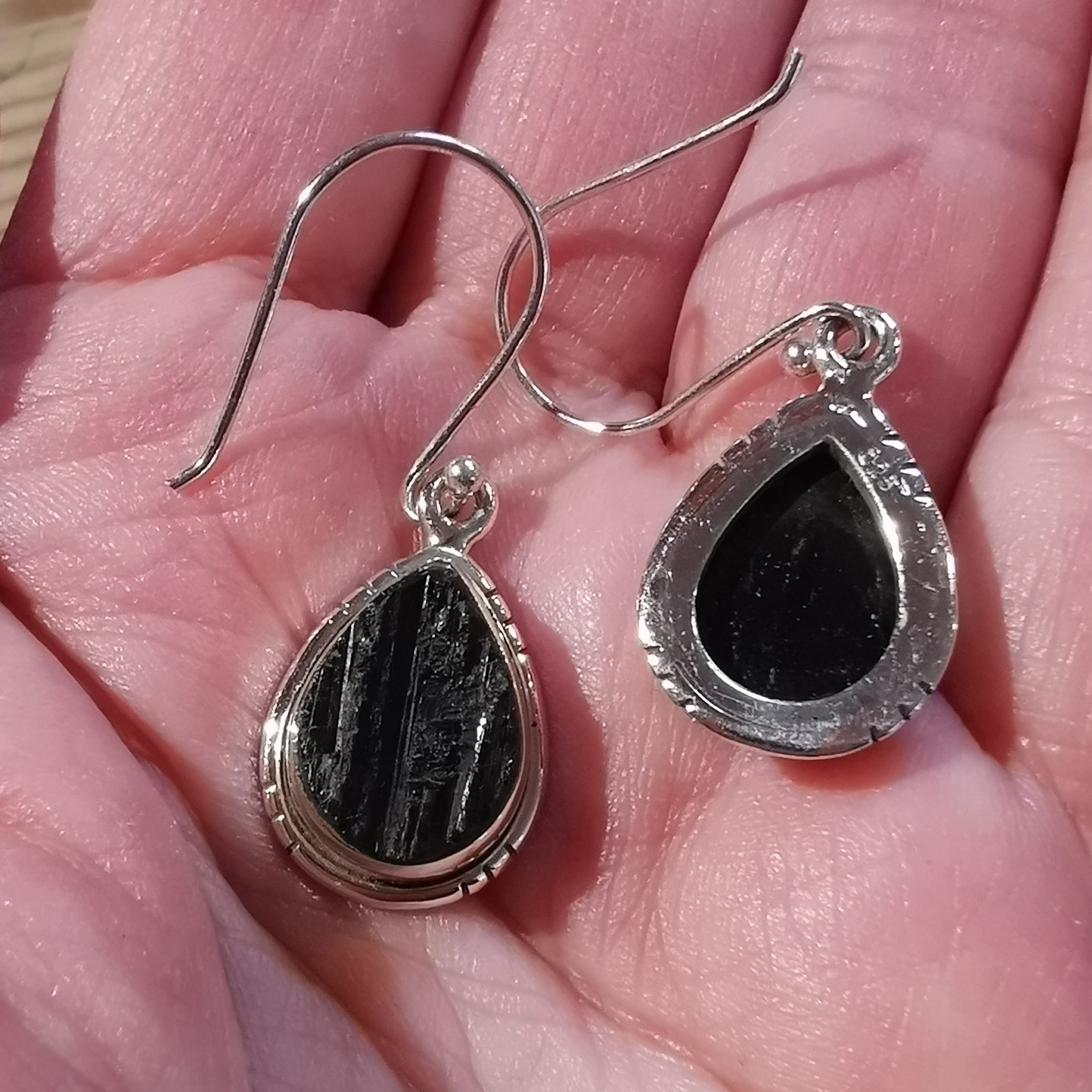Turmalin Rohstein Tropfen Heilstein Ohrringe Ohrhänger geweiht, Karma Edelsteine in Sterlingsilber