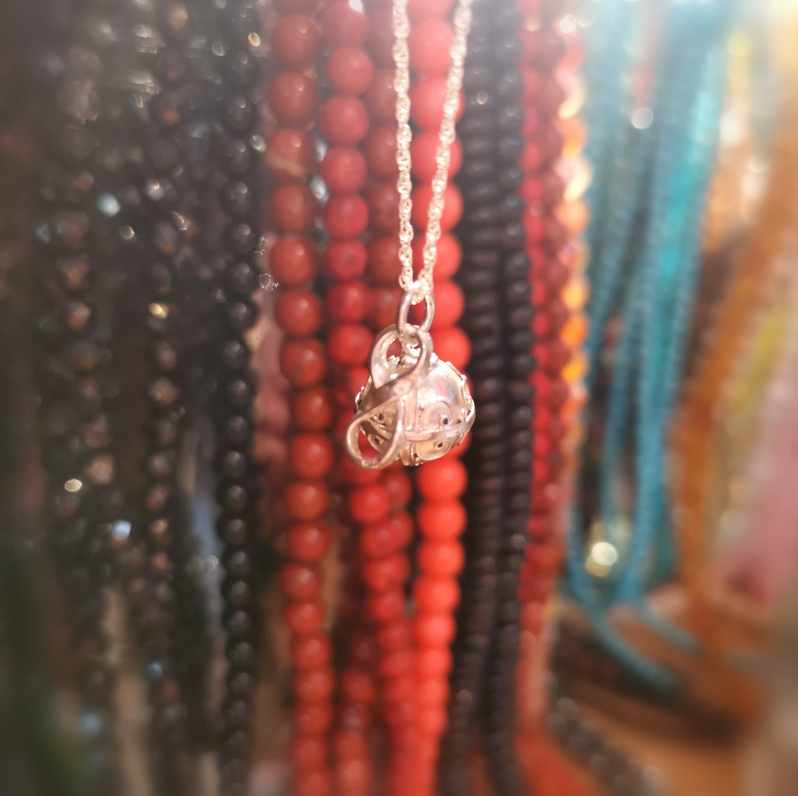 Engelsrufer Unendlichkeit Talisman Kurz Kette 40 cm, Karma Klangkugel, Symbol Infinity, geweiht "Liebesglück"