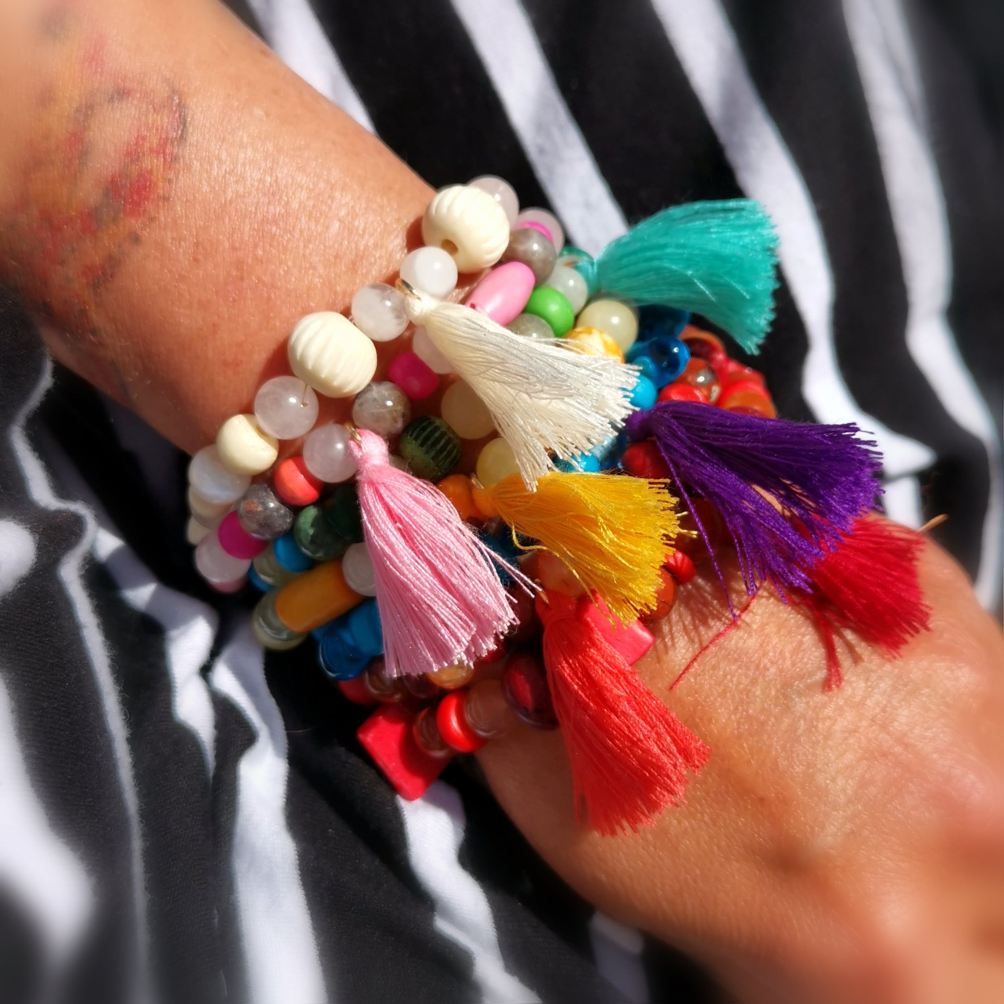 Edelstein Mix Karma Armband, Ton in Ton, Naturweiss Weiss, geweiht, Hippie Heilstein Mode, Klarheit und Frische