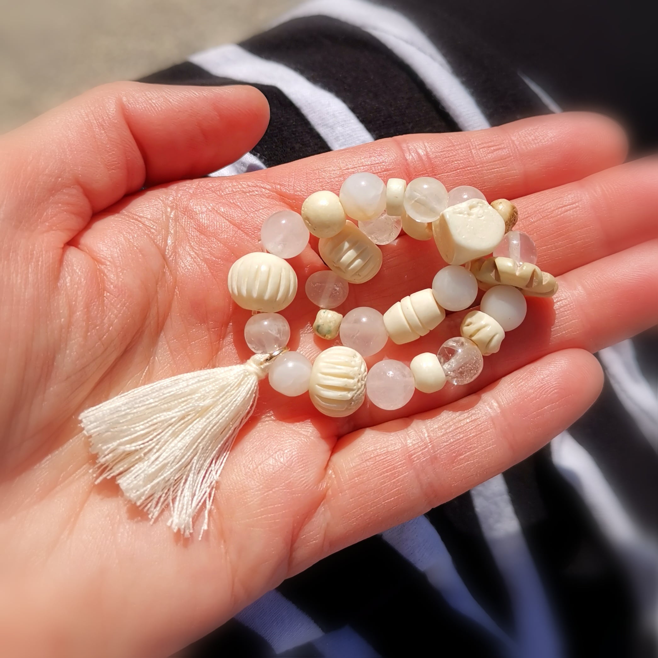 Edelstein Mix Karma Armband, Ton in Ton, Naturweiss Weiss, geweiht, Hippie Heilstein Mode, Klarheit und Frische