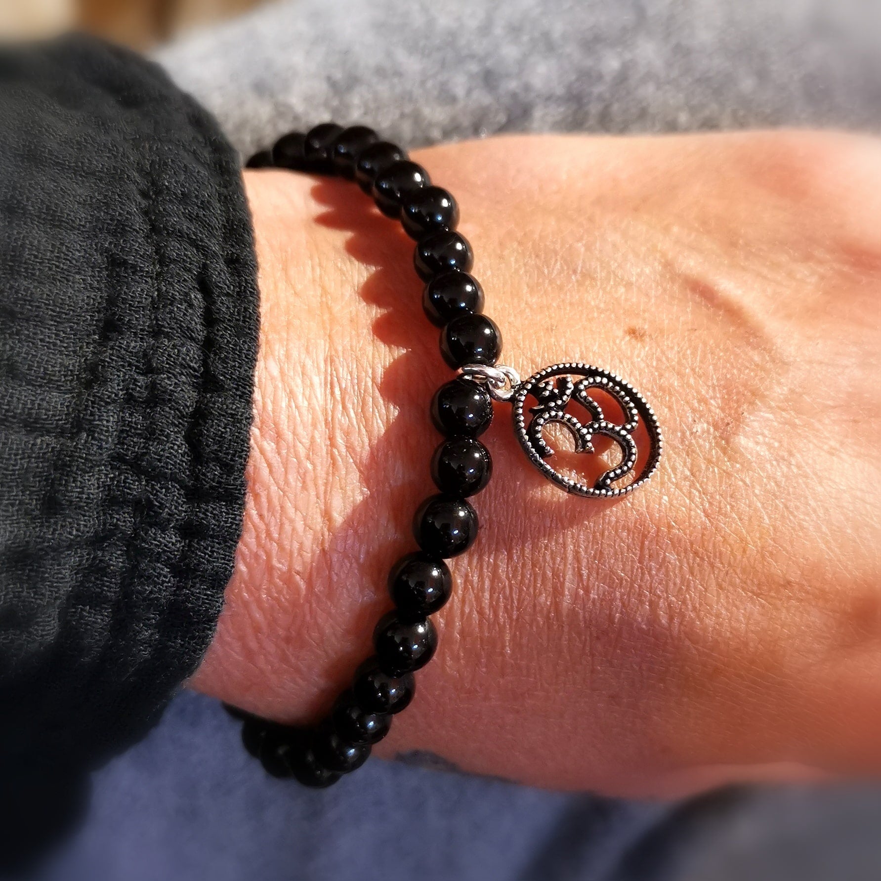 geweihtes Onyx extra AA Qualität mit OM Amulett Edelstein Karma Armband, Stabilität und Schutz