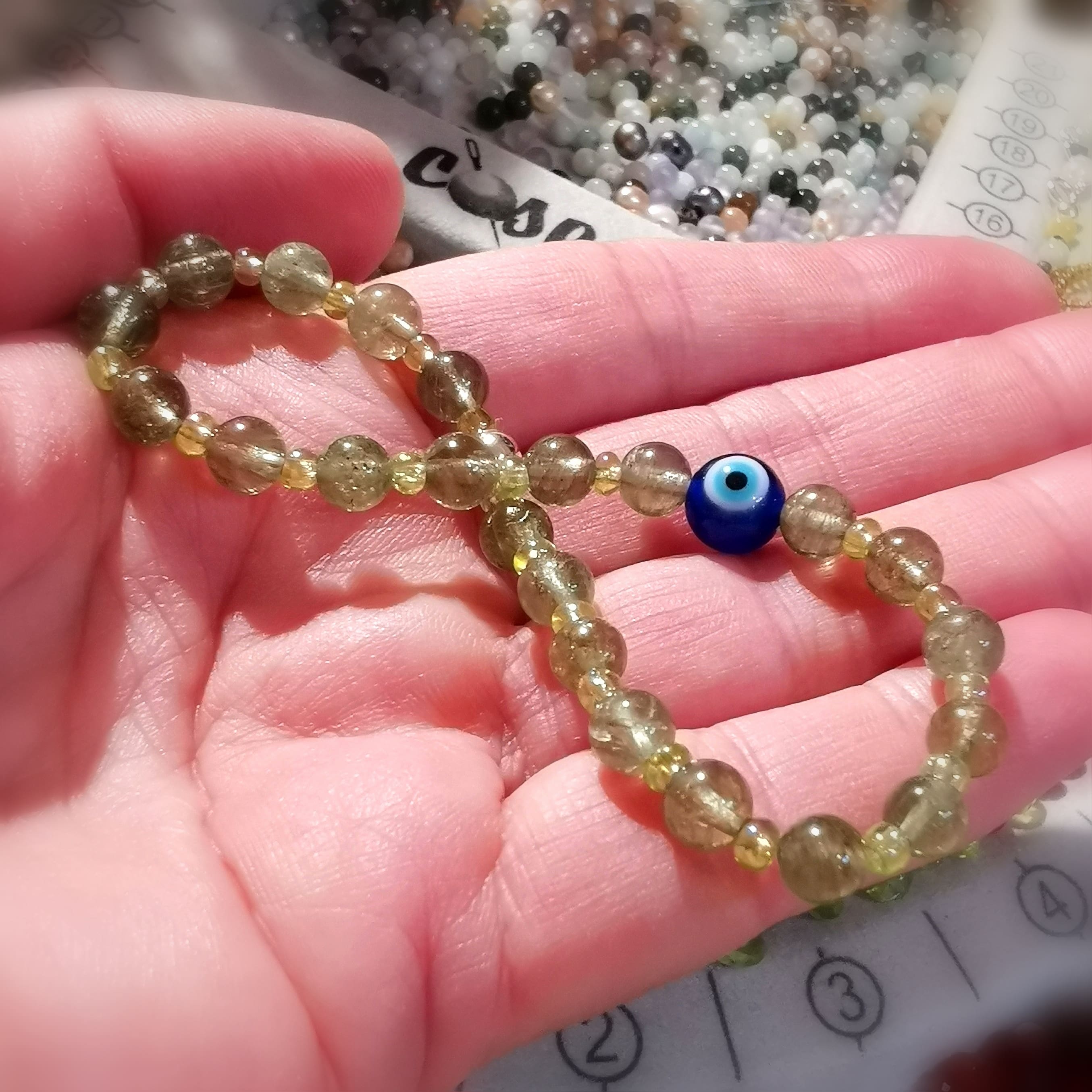 geweihtes Olivin Peridot türkisches Auge, Auge von Nazar Edelstein Heilstein Karma Armband, edle Hippie Mode, Schutz und Lebensfreude