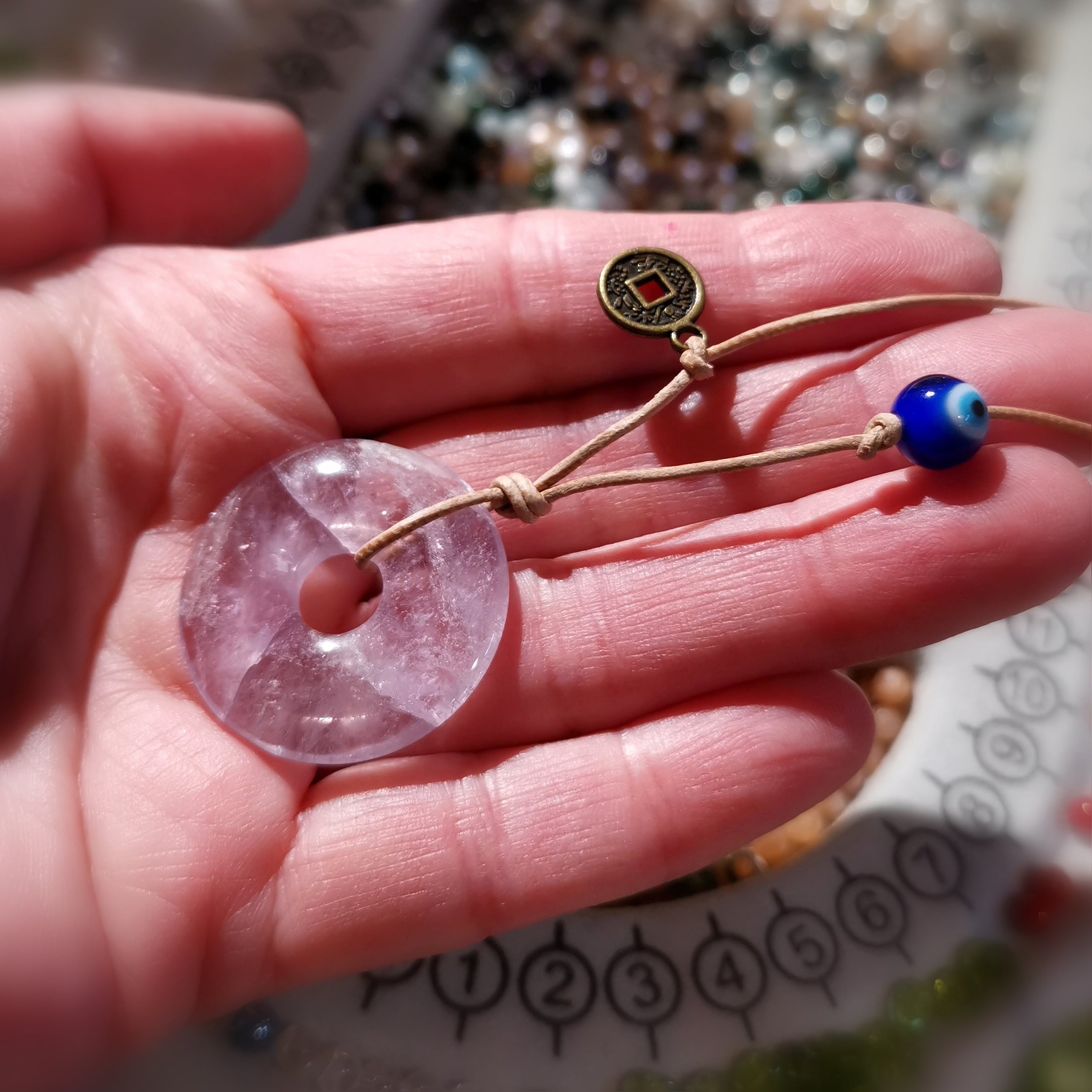Amethyst Glückskettchen, Aura Schutz und Selbstsicherheit, mit Auge von Nazar, Münze und Heilstein Donut, Karma Leder Edelstein Kette, geweiht