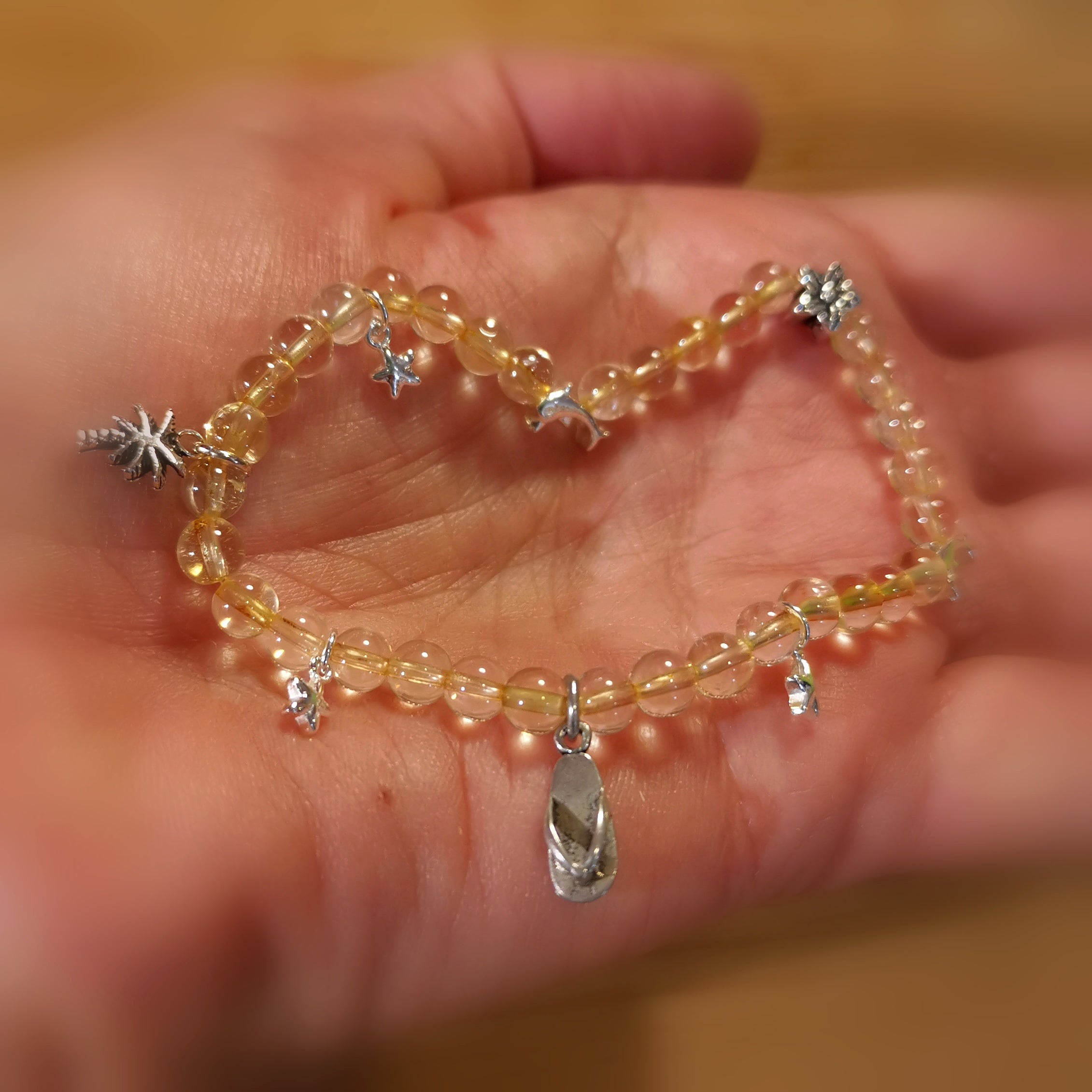 Citrin Sonnenlicht Karma Edelstein Armband mit 8 Insel Charms, Urlaubsgefühle