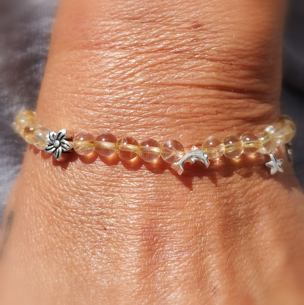 Citrin Sonnenlicht Karma Edelstein Armband mit 8 Insel Charms, Urlaubsgefühle