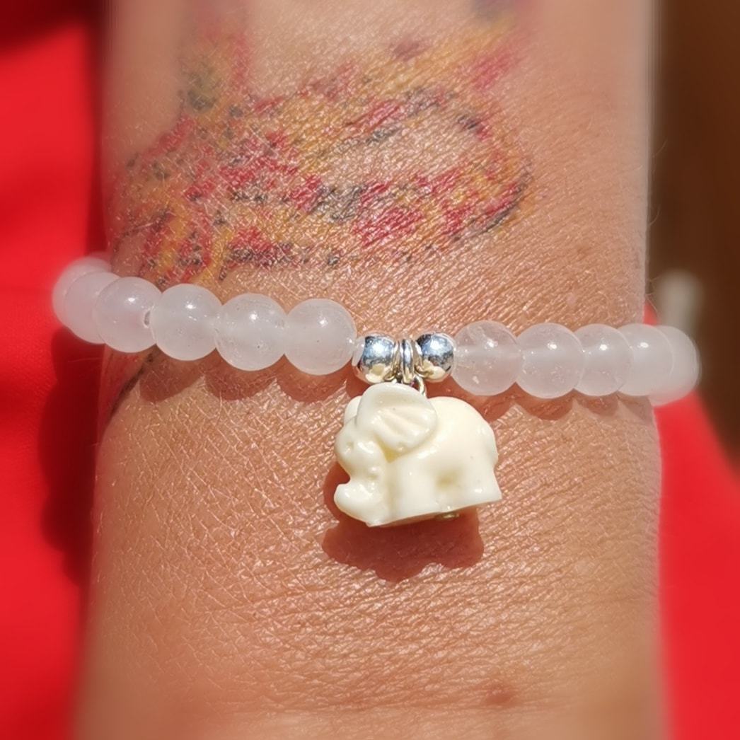 Jade Karma Heilstein Armband, weisse Edelsteine mit Glücks Elefant, Gelassenheit
