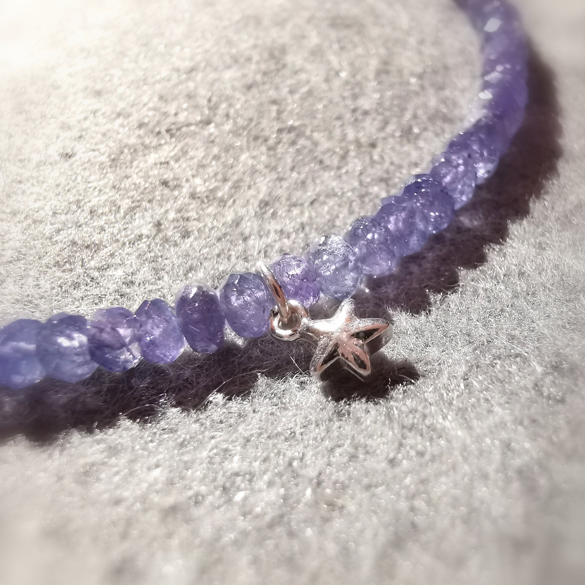 Tansanit Heilstein Edelstein Wirkung Bedeutung Seele, Körper, Chakra, Sternzeichen