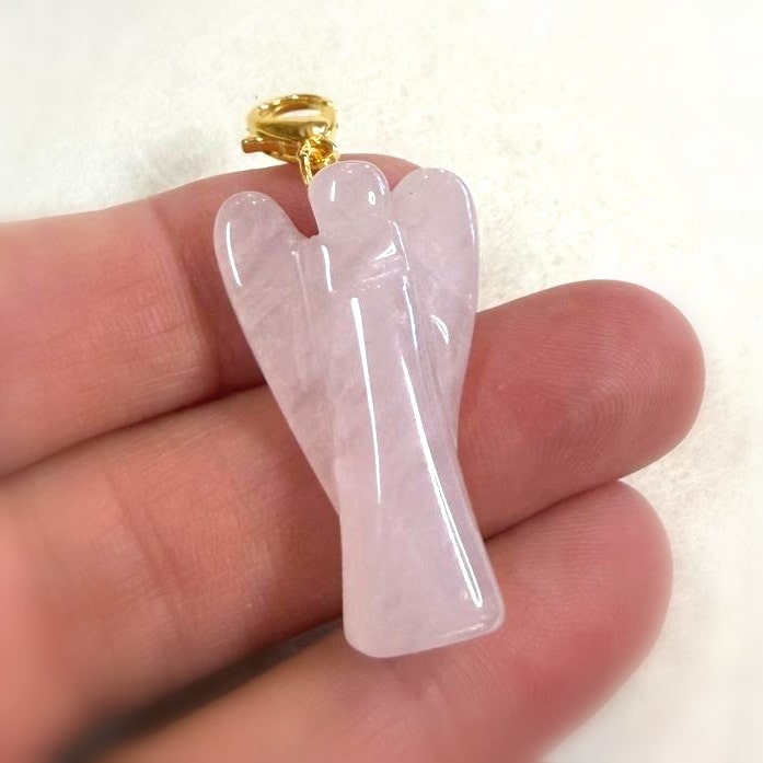 Rosenquarz Engel Anhänger & Charm – geweiht für Liebe, Trost & Herzöffnung