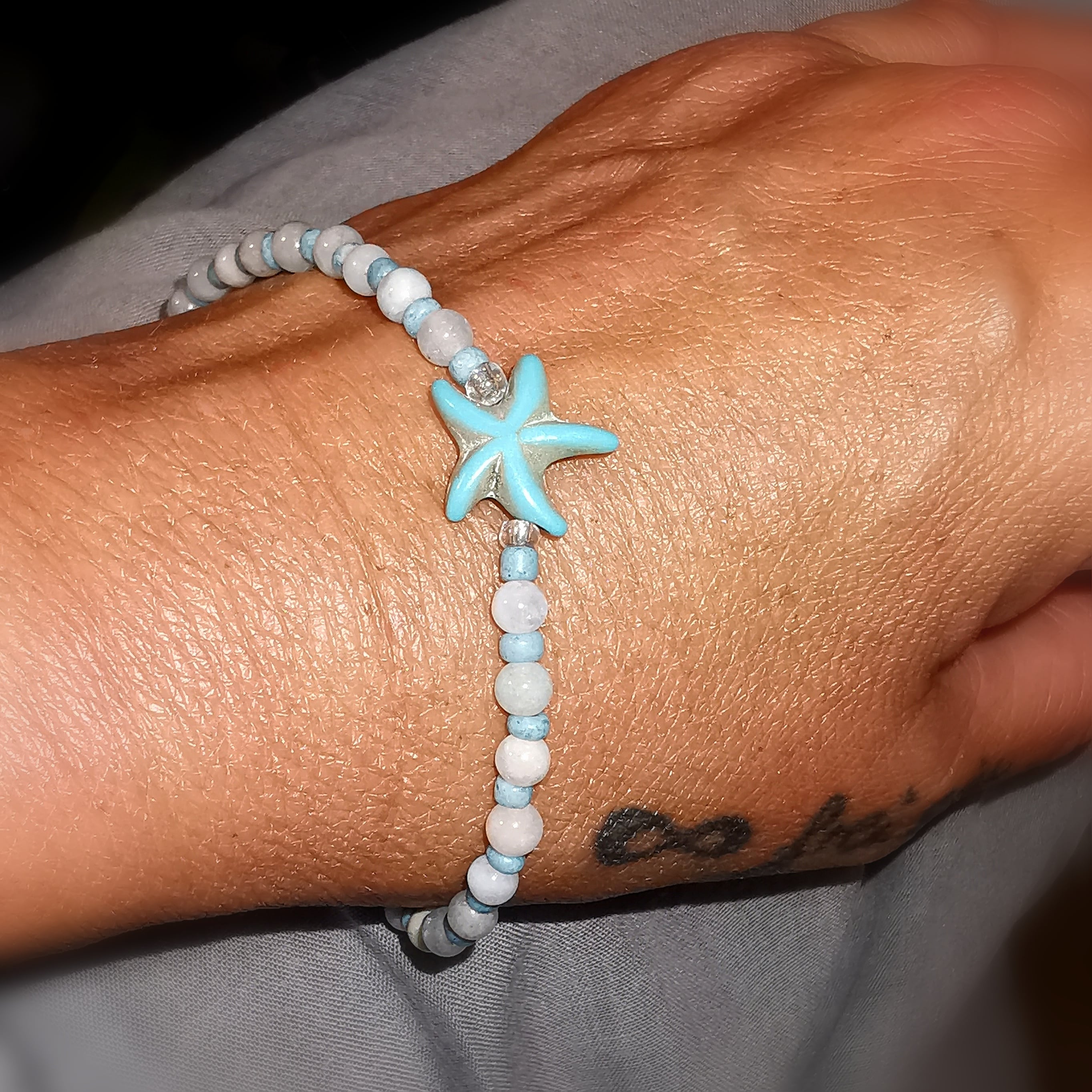 Aquamarin Beryll Seestern Karma Armband, lichtvoller Edelstein, Boho Heilstein Schmuck, Wunder des Lebens