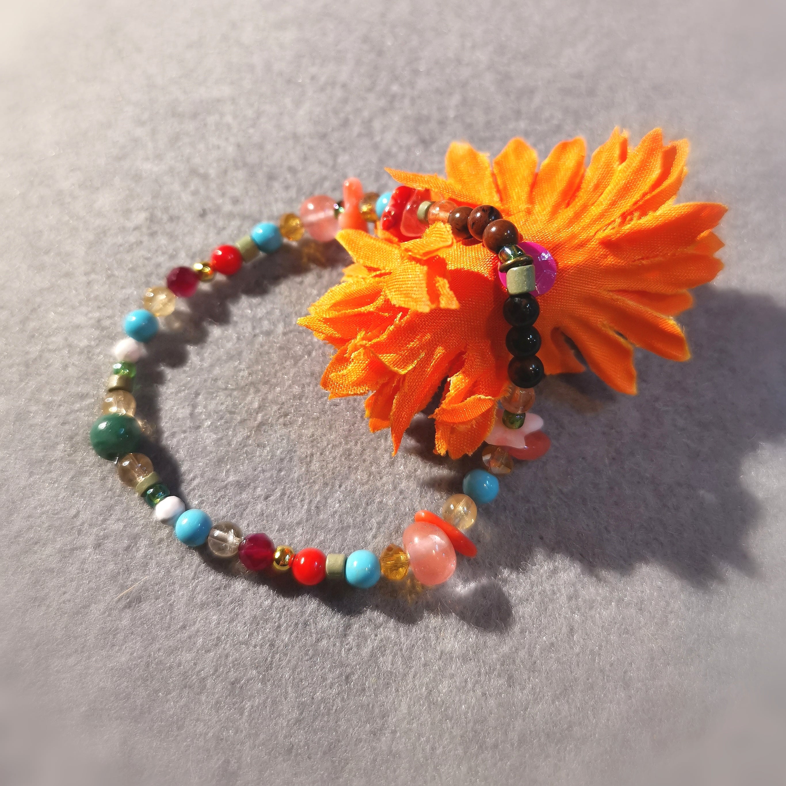 zauberschön mit Blüte: Edelstein Karma Mix 1000 Kostbarkeiten, geweiht, Hippie Chakra Armband Herzensfreude