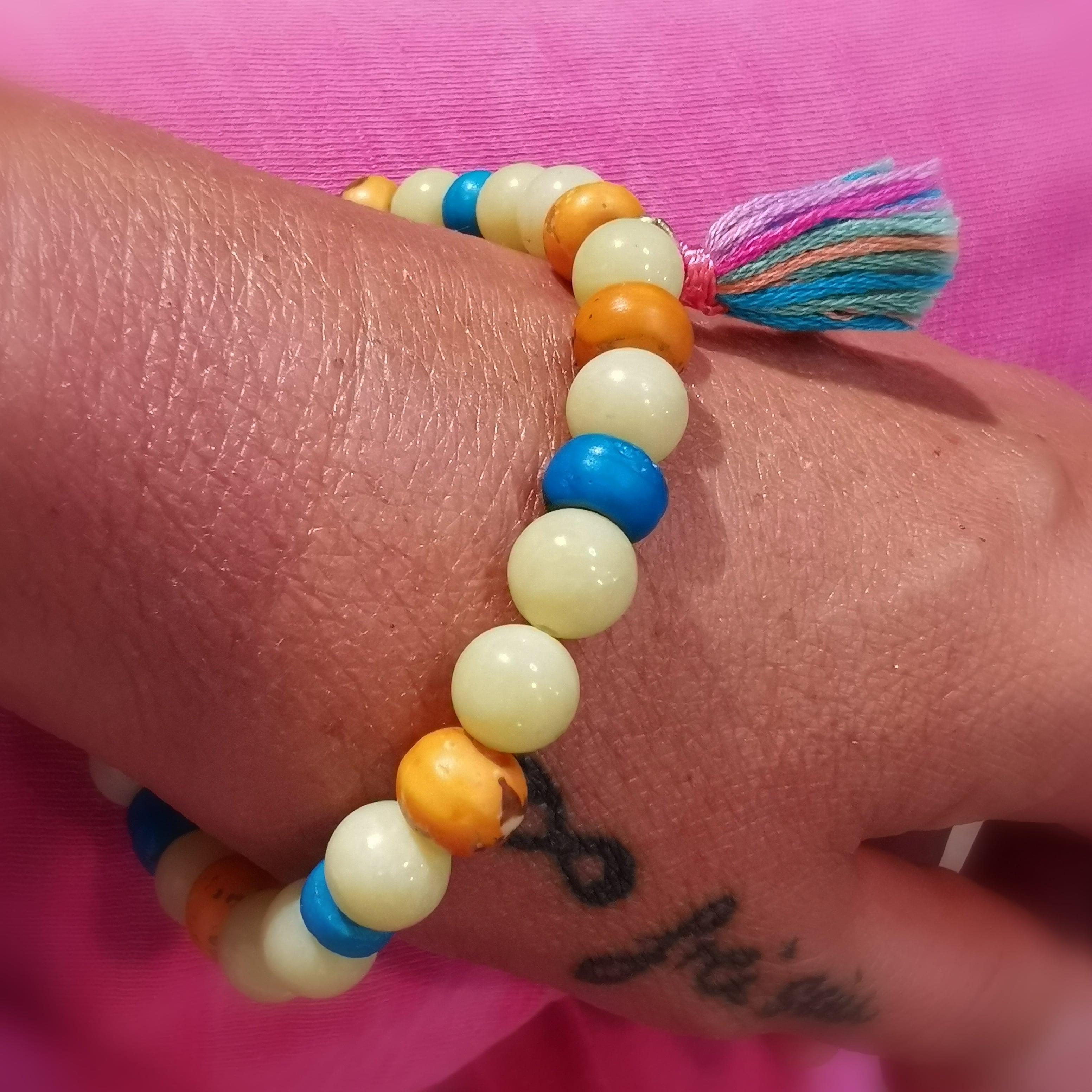 Edelstein Jade Karma Armband, frische Farben, geweiht, Boho Hippie Heilstein Mode, Lebenslust