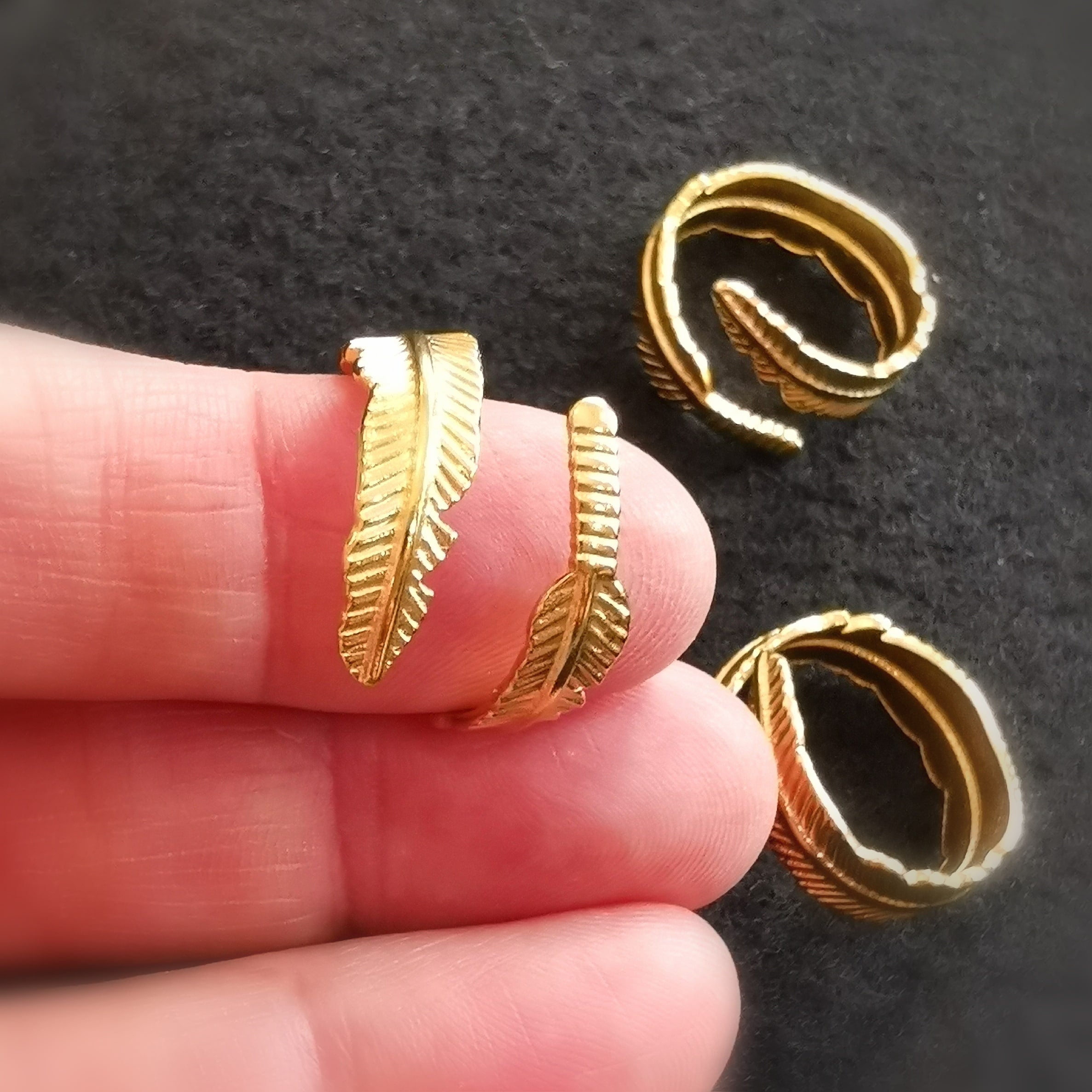 Engelsfeder Feder Gold Ring - Leichtigkeit und Glück