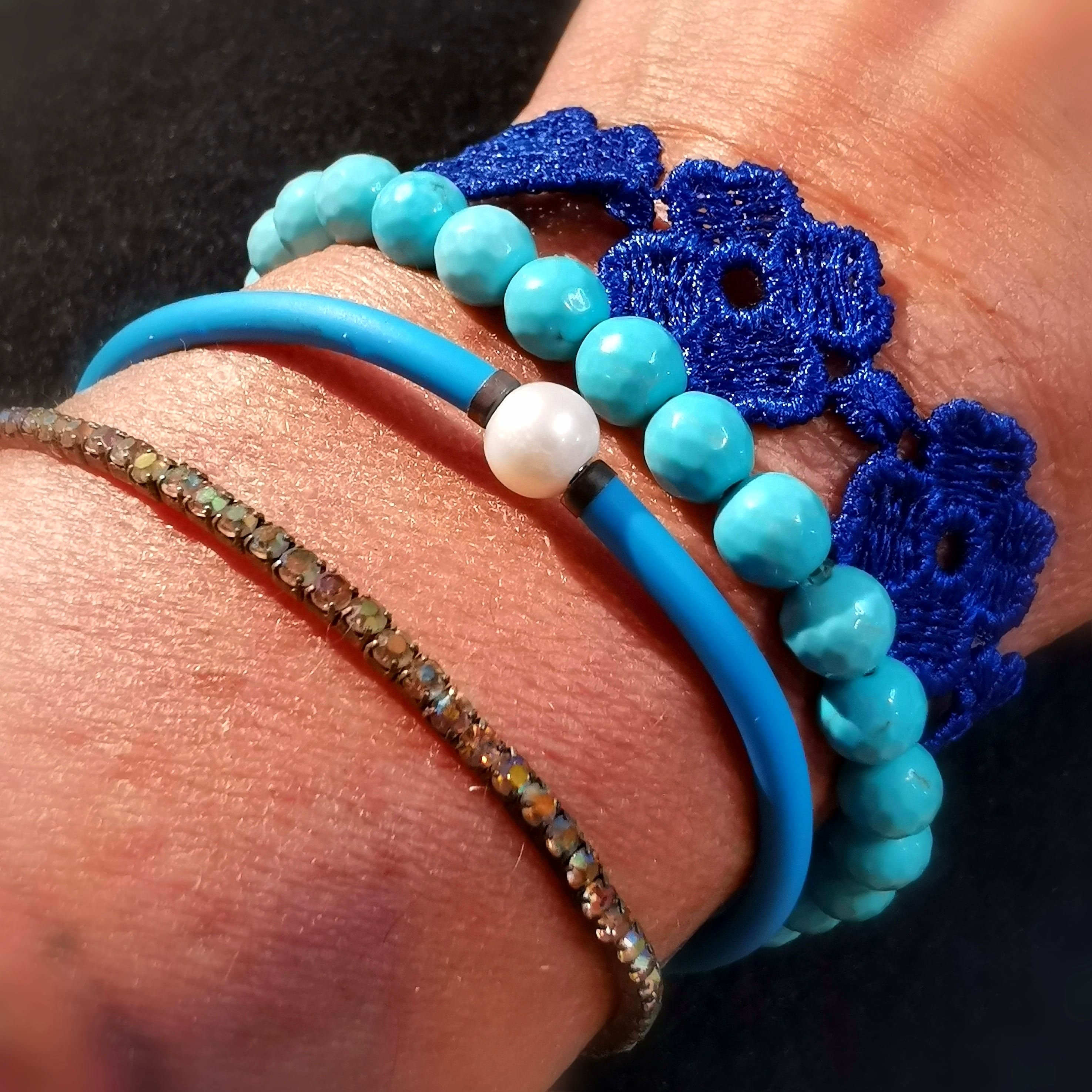 4er Armband Set Blau Türkis, Boho Bijou Karma Chakra Edelstein Armbändchen, geweiht - leichte Wege