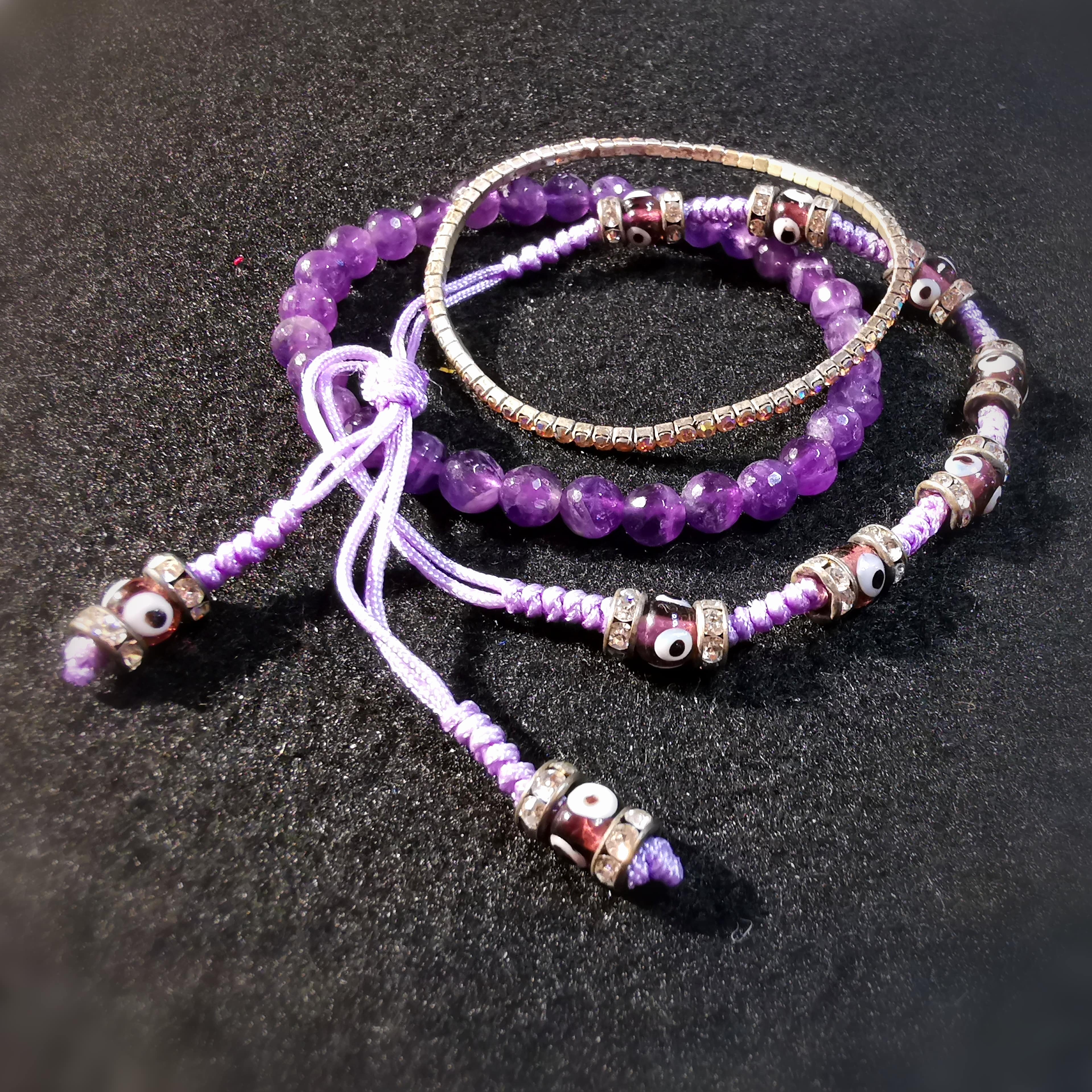 Amethyst Karma Edelstein mit Boho Bijou Armbändchen, lila Chakra Set, Auge von Nazar, geweiht - Schutz