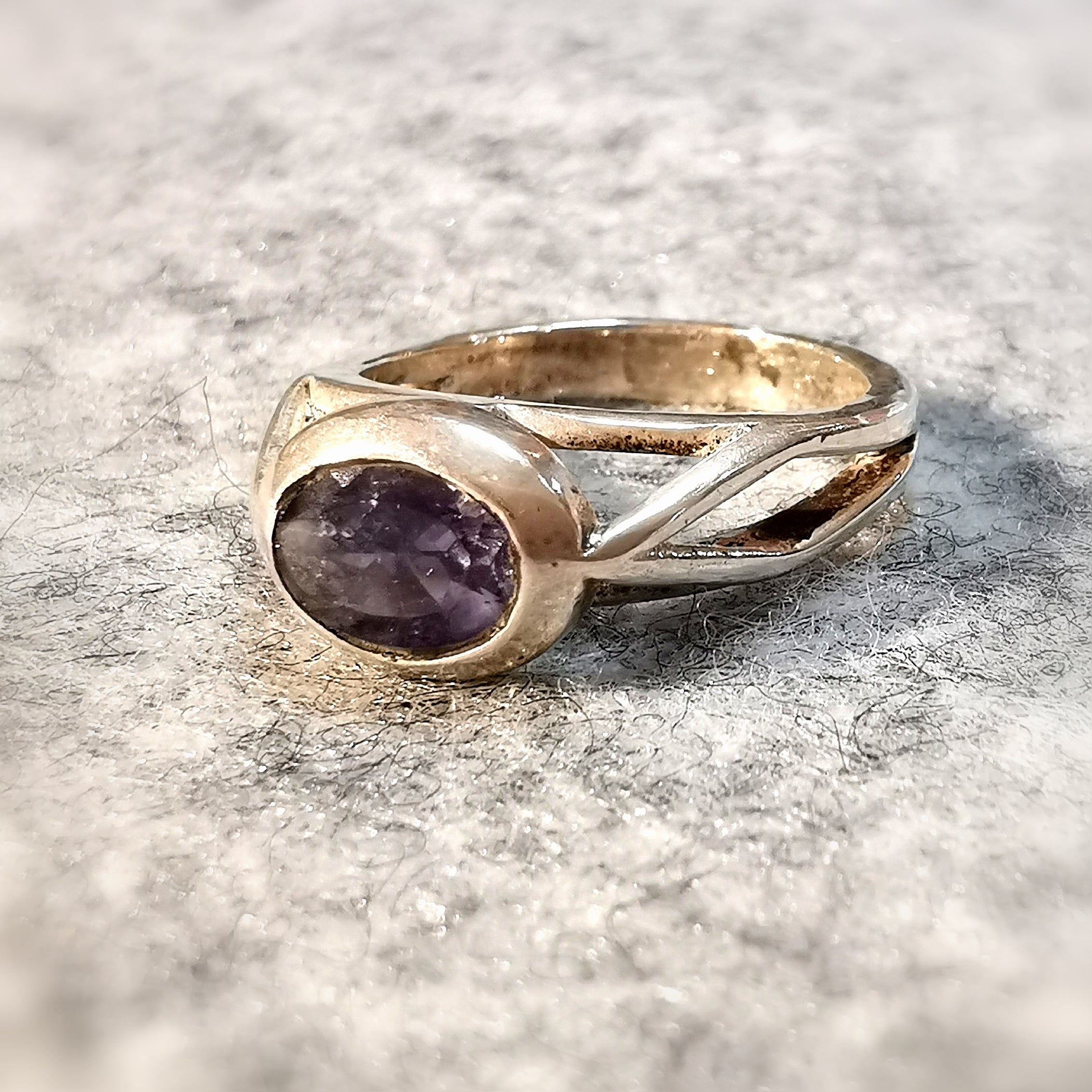 Amethyst Sterlingsilber Vintage Design Ring, kleine Grösse 49, Kronenchakra Edelstein Fingerring, zur Ruhe kommen