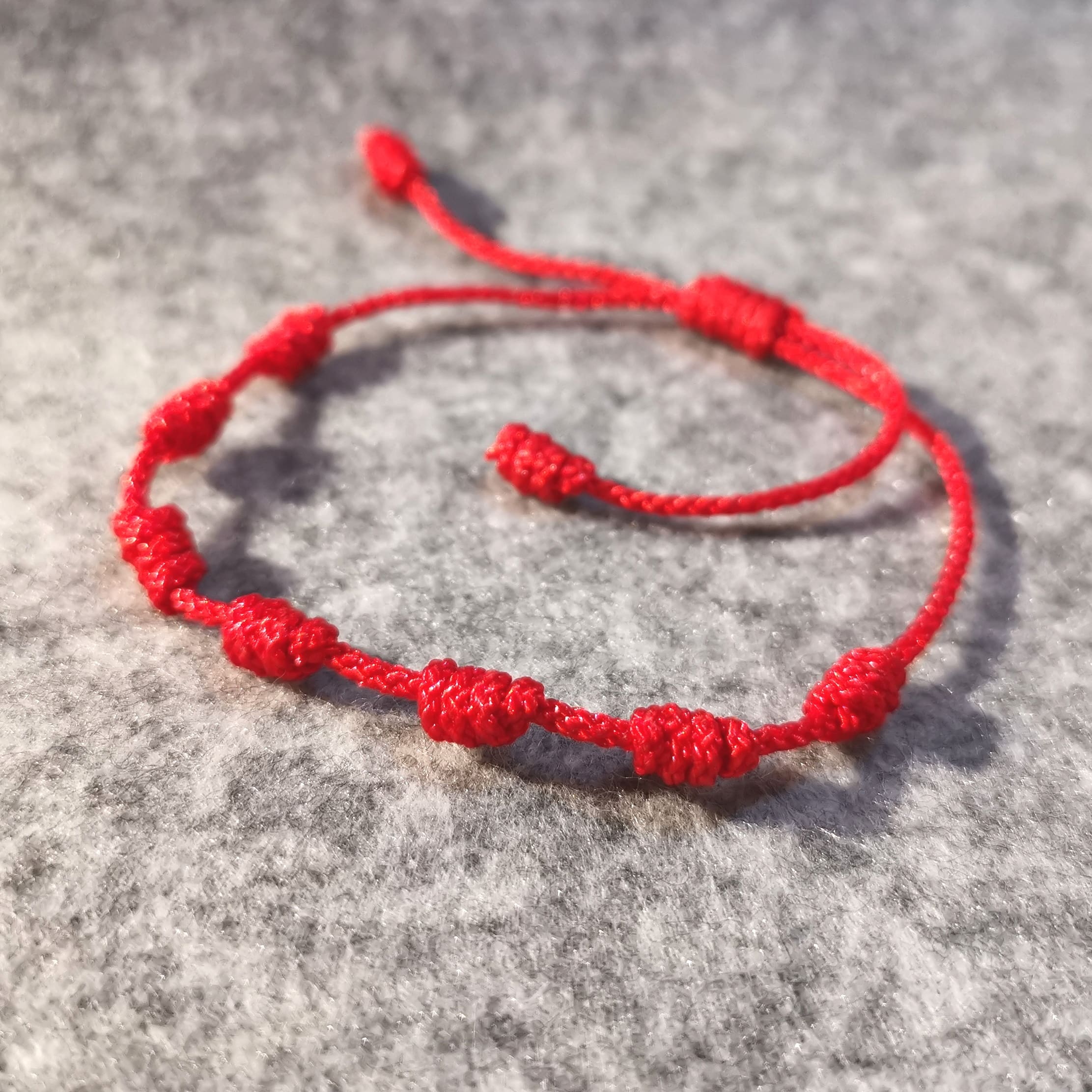 7 Knoten Glücksarmbändchen, rotes "Kabbala Armband", Wurzelchakra Karma Schmuck, geweiht, Schutz und Kraft