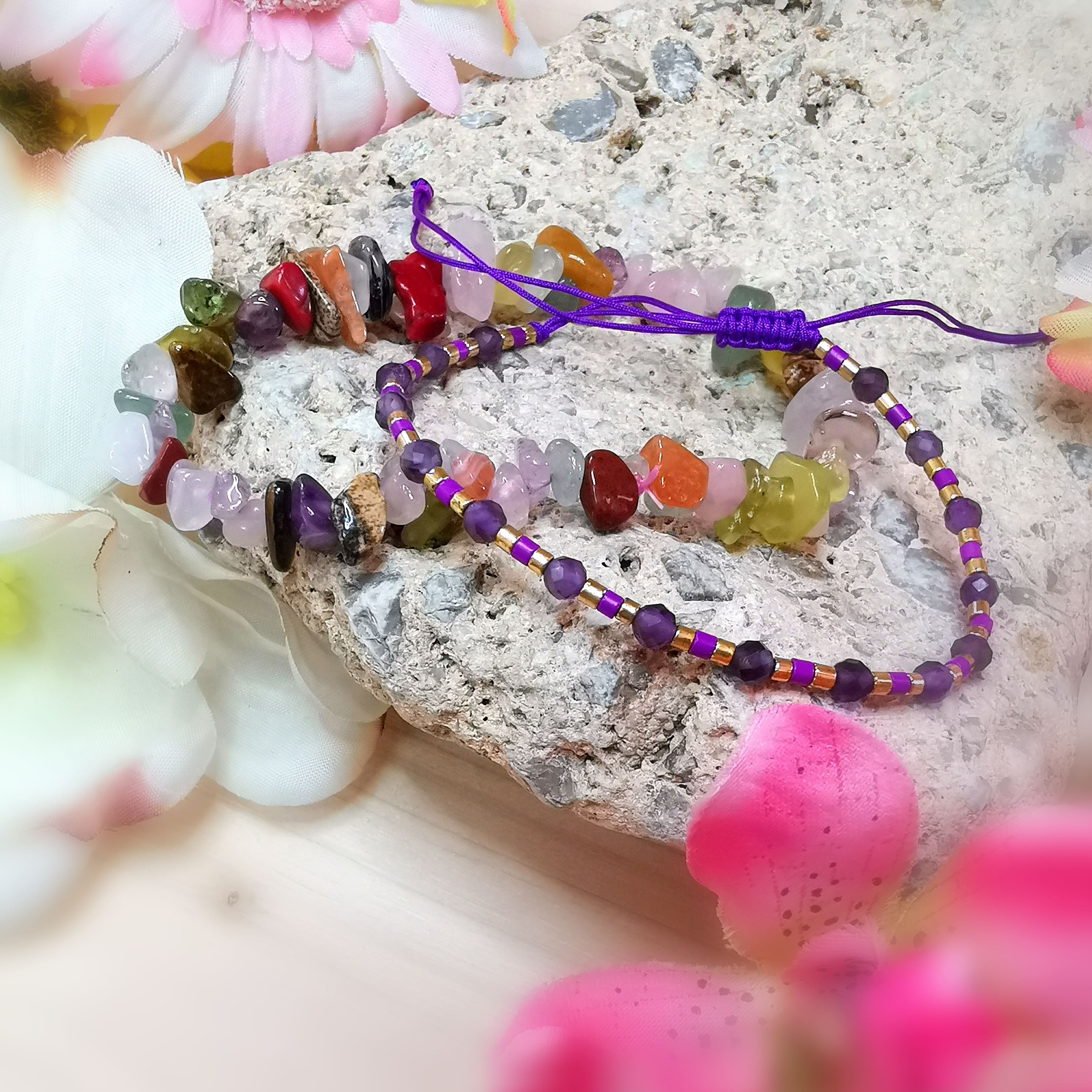 Lila buntes Boho Armbändchen 2er Chakra Set mit Amethyst, geweiht -  Frieden, Spiritualität