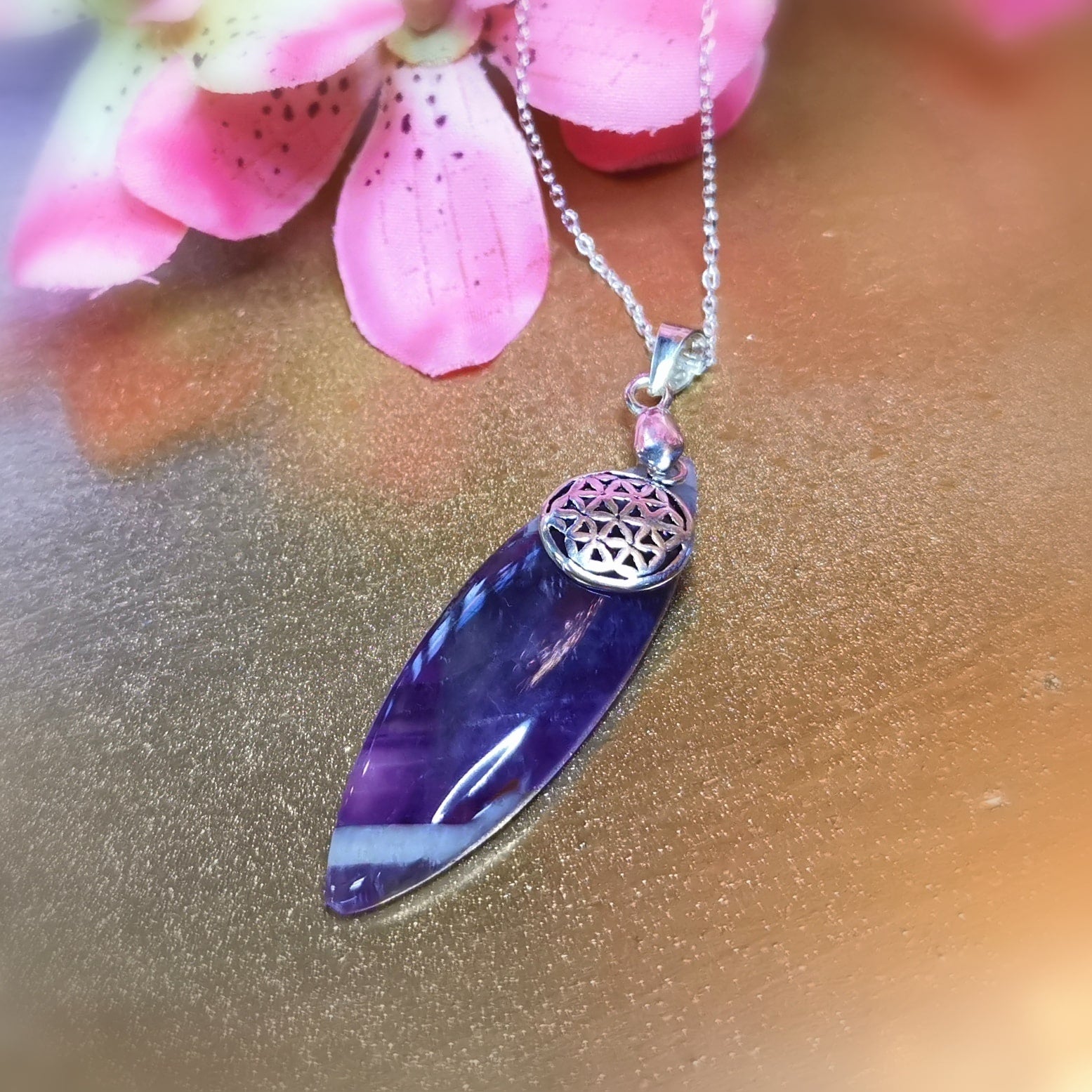 Chevron Amethyst lila weiss, Lebensblume Heilstein Edelstein Karma Schmuck Kette 50 cm, geweiht - Lebensmut