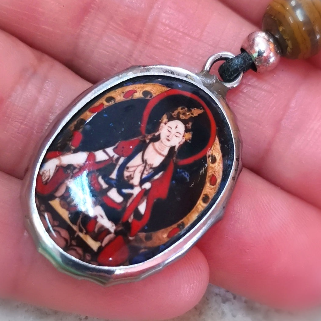 Buddha Amulett Tigerauge Edelstein Karma Kette rote Tara, geweiht, Liebe und Mut