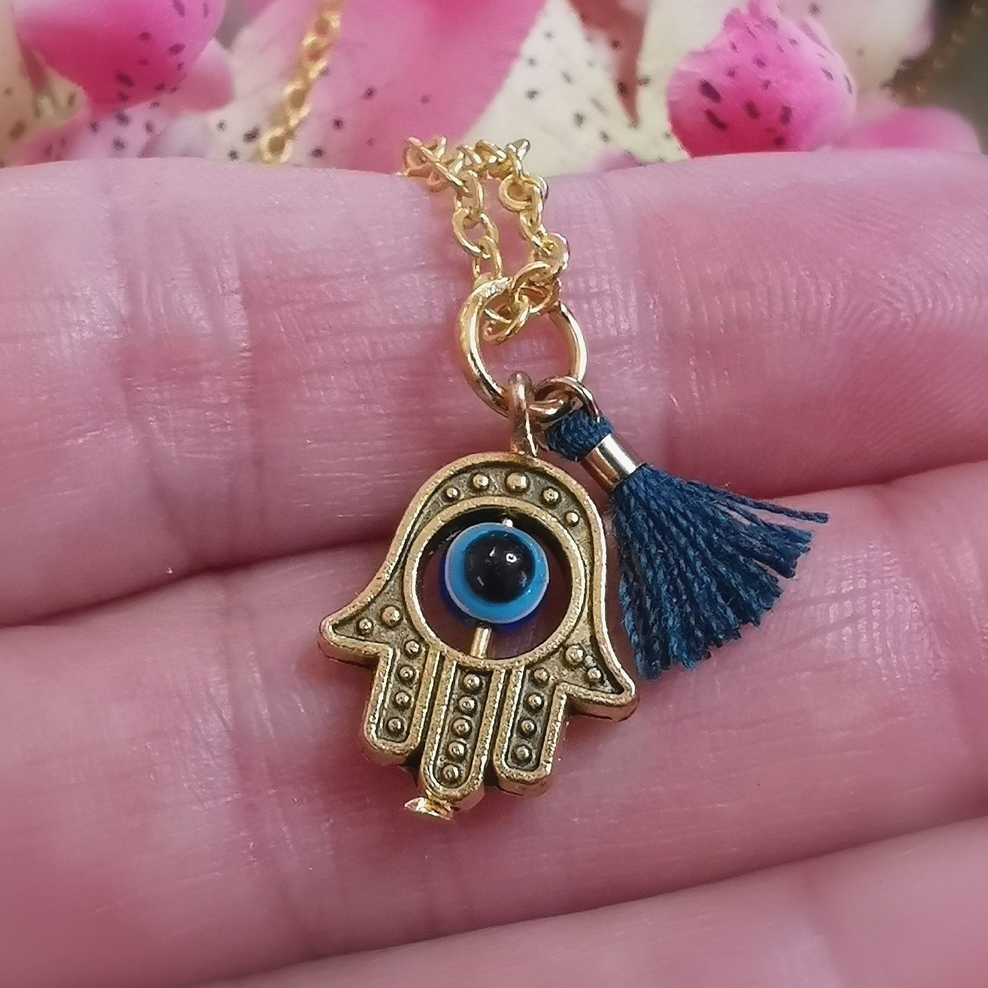 schützende Fatimas Hand Boho Karma Kette Gold, Schutzamulett mit blauer Troddel