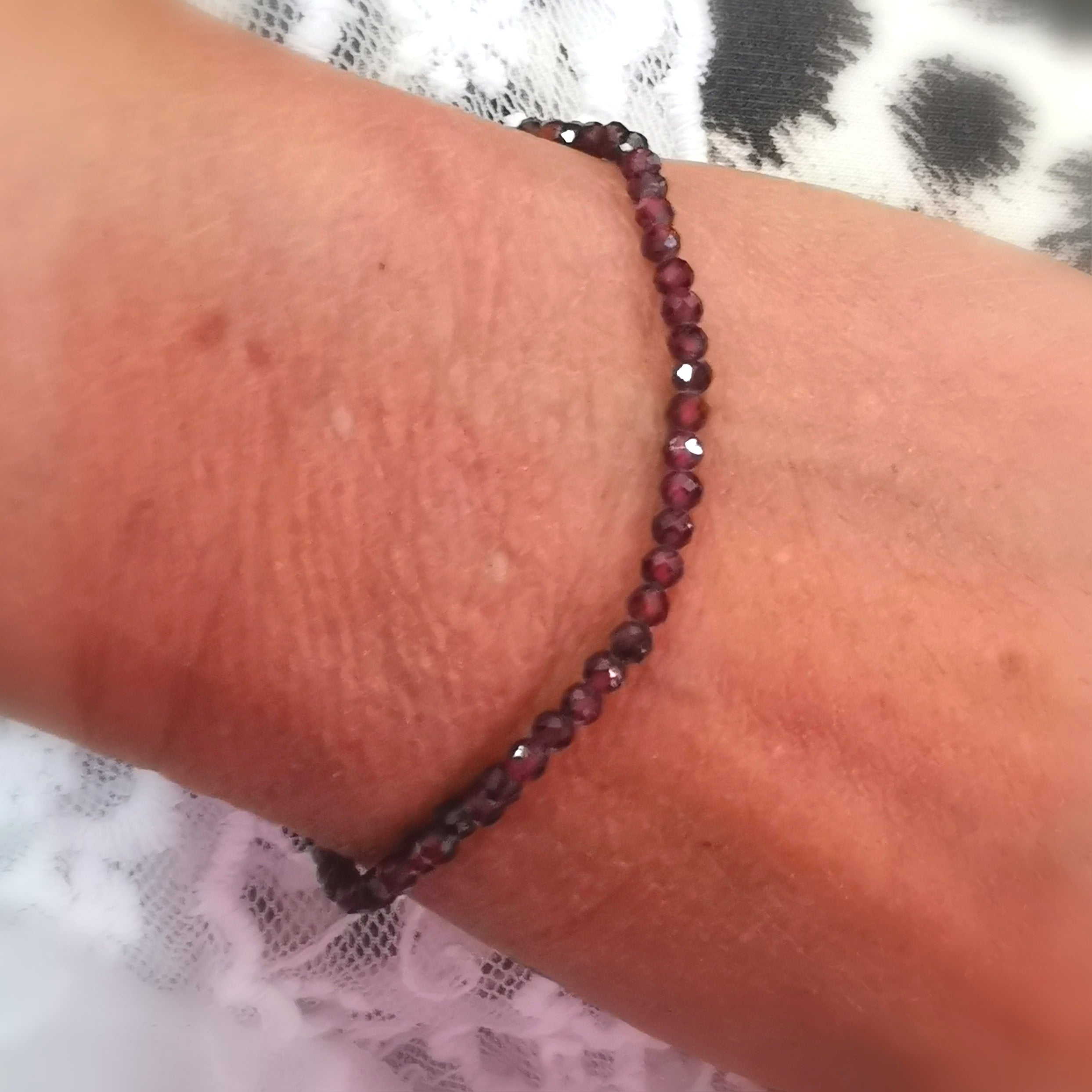 Granat Heilstein Edelstein Boho Armband weinrot, 3 mm - feurige Liebe und Leidenschaft