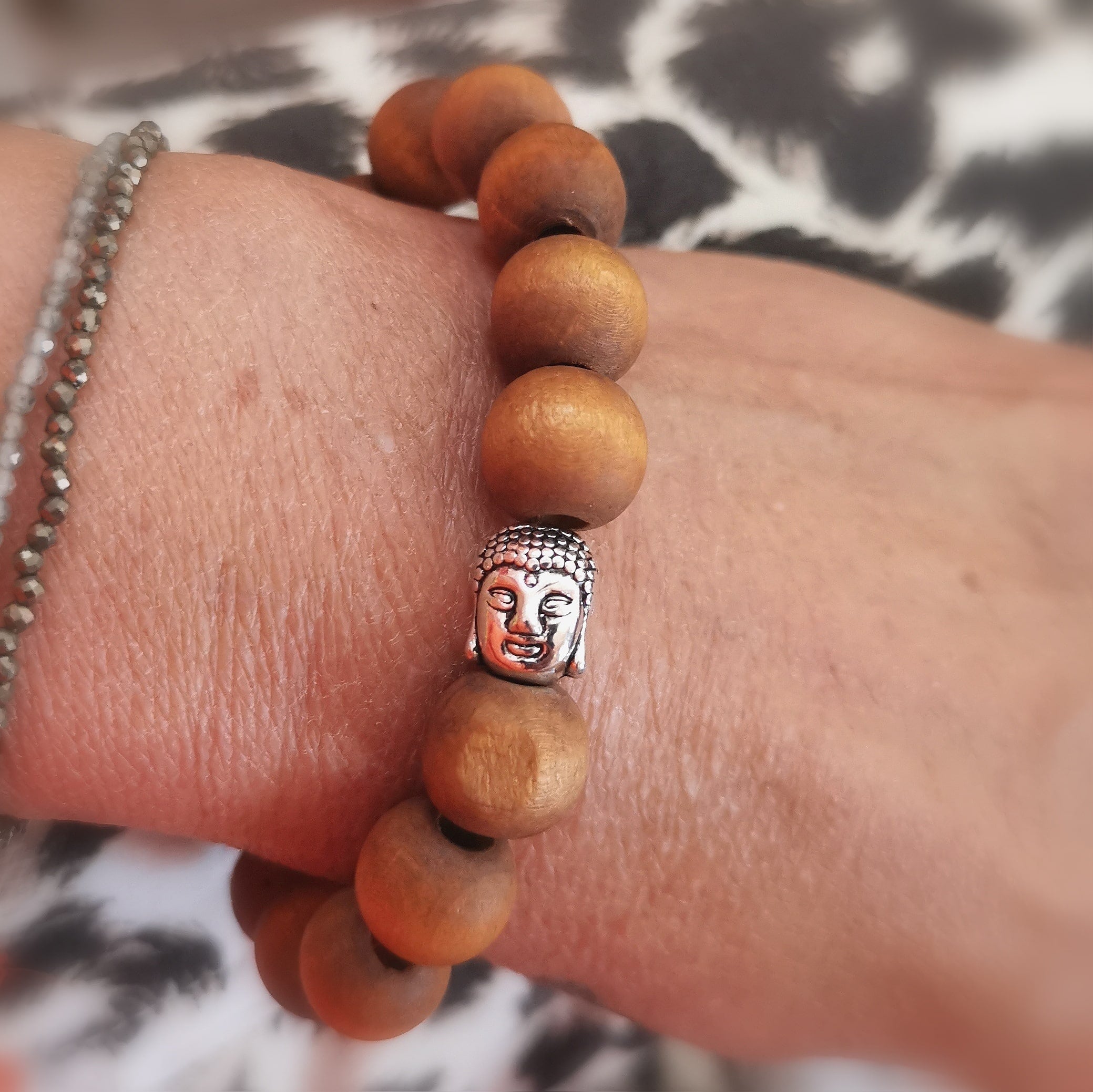 Holz Buddha Armband braun, Karma Schmuck für Meditation, Kraft und Gelassenheit