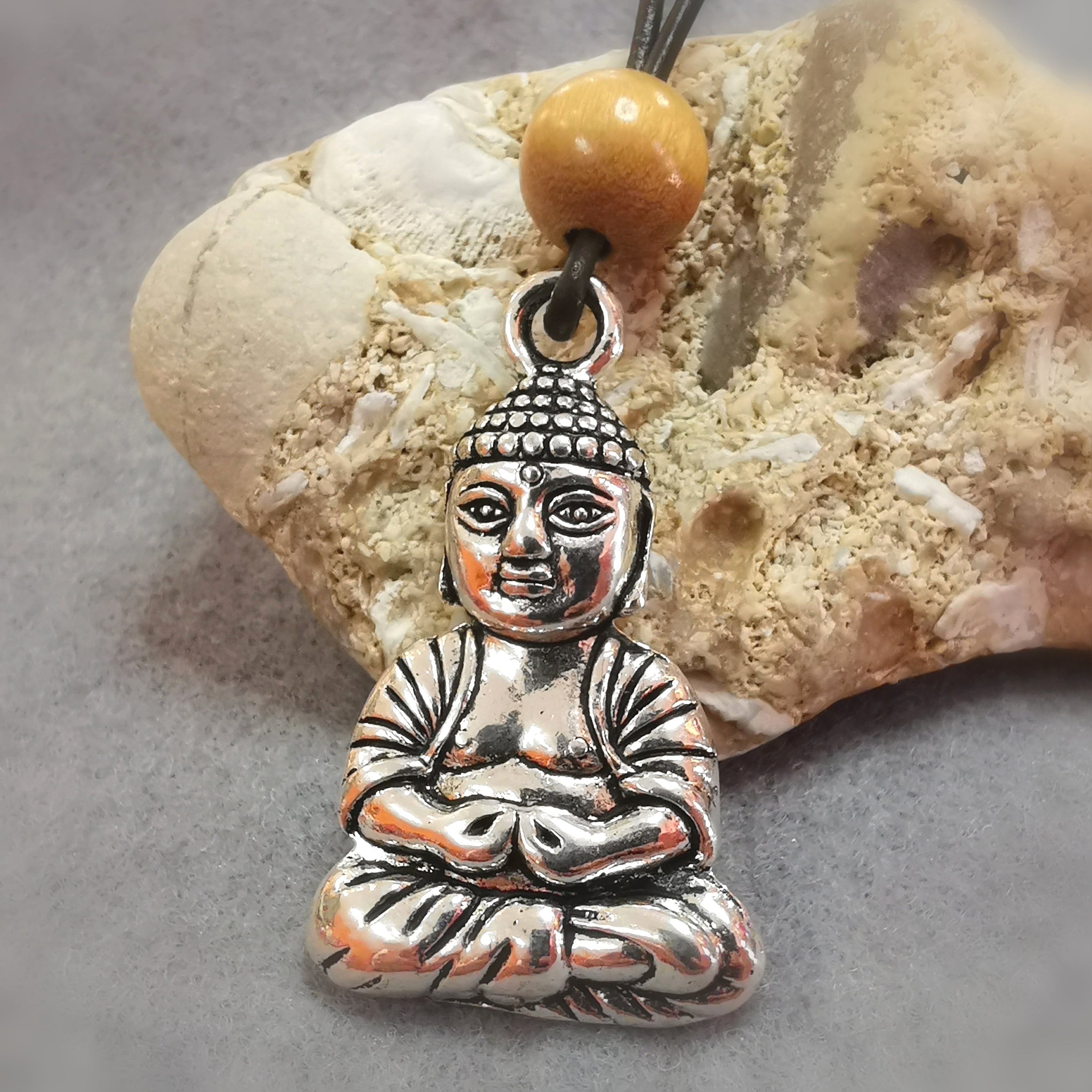 Buddha der Gelassenheit, Leder Metall Karma Kette, geweiht