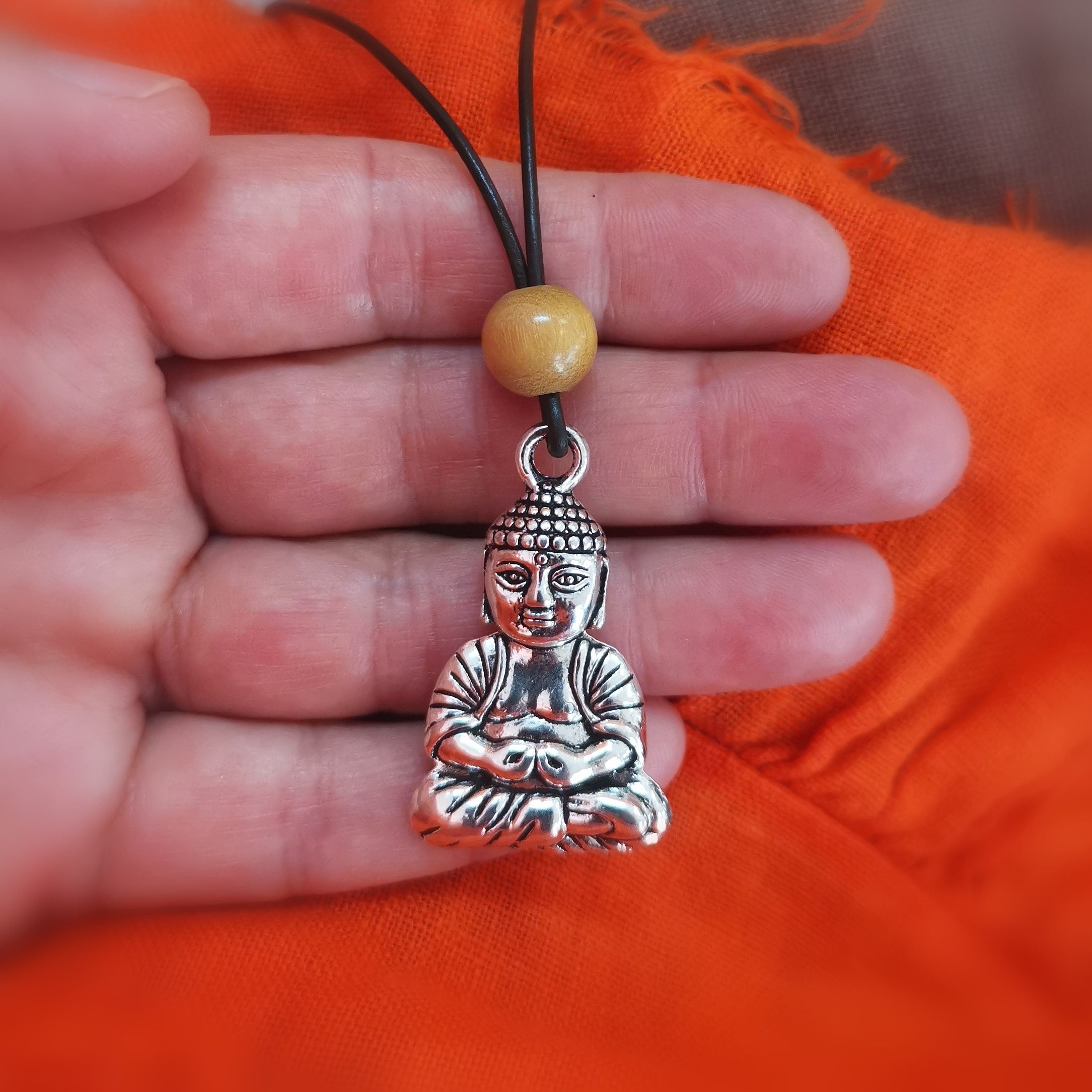 Buddha der Gelassenheit, Leder Metall Karma Kette, geweiht