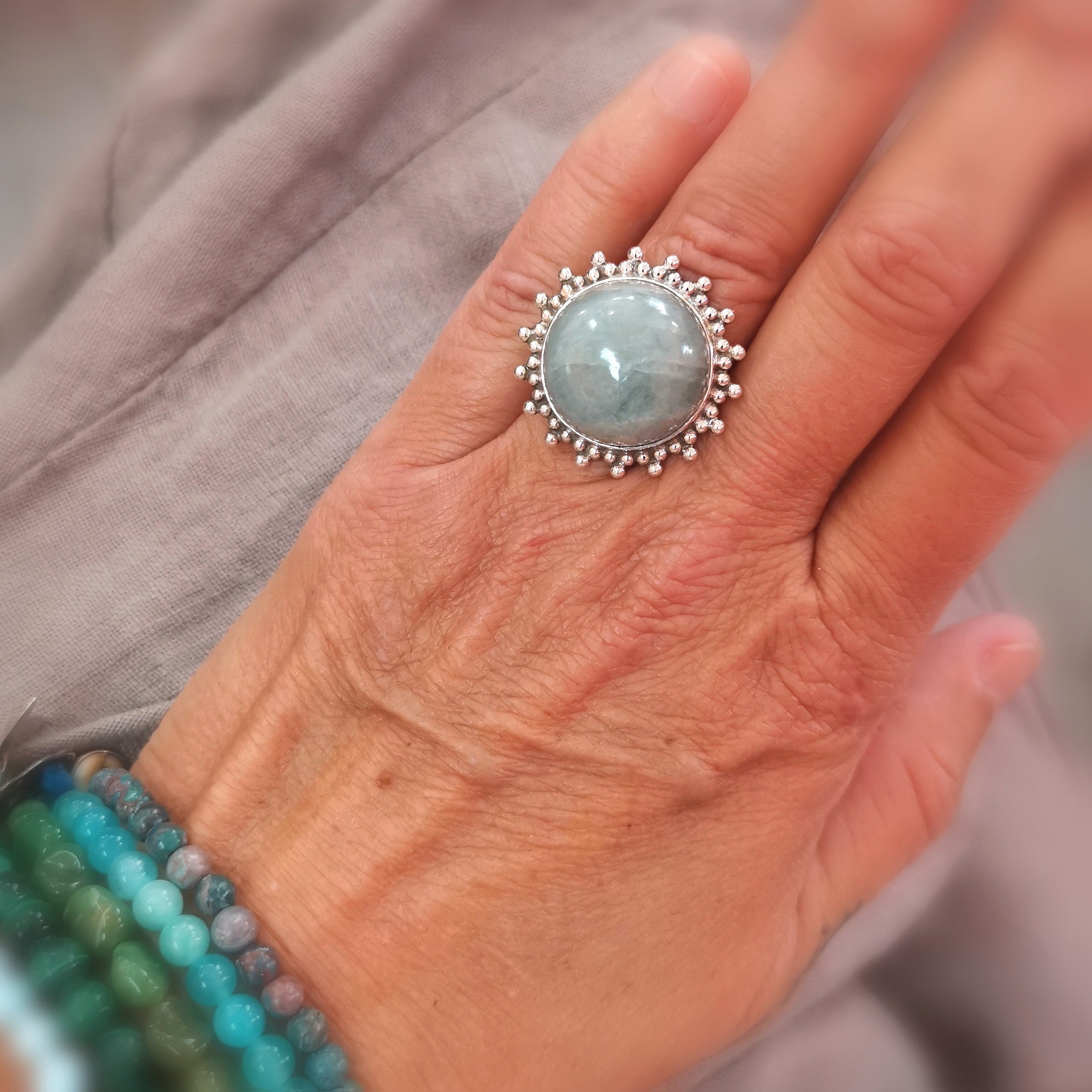 Aquamarin Sterlingsilber Boho Ring XL, Karma Edelstein Fingerring, Beryll Heilstein, das Leben feiern