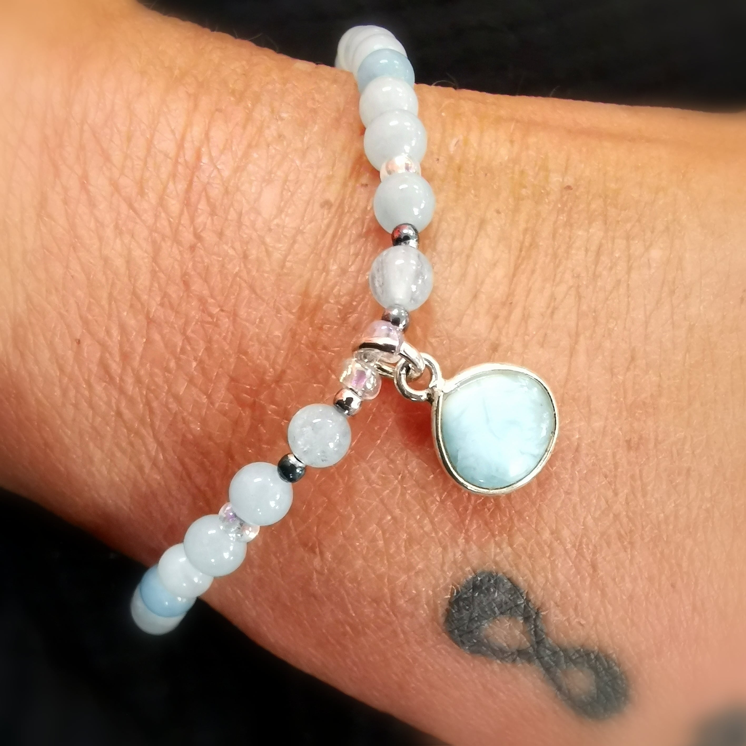 geweiht: Larimar Aquamarin Edelstein Karma Glücksarmband, Beryll Heilstein Chakra Armband, Leichtigkeit und Freiheit