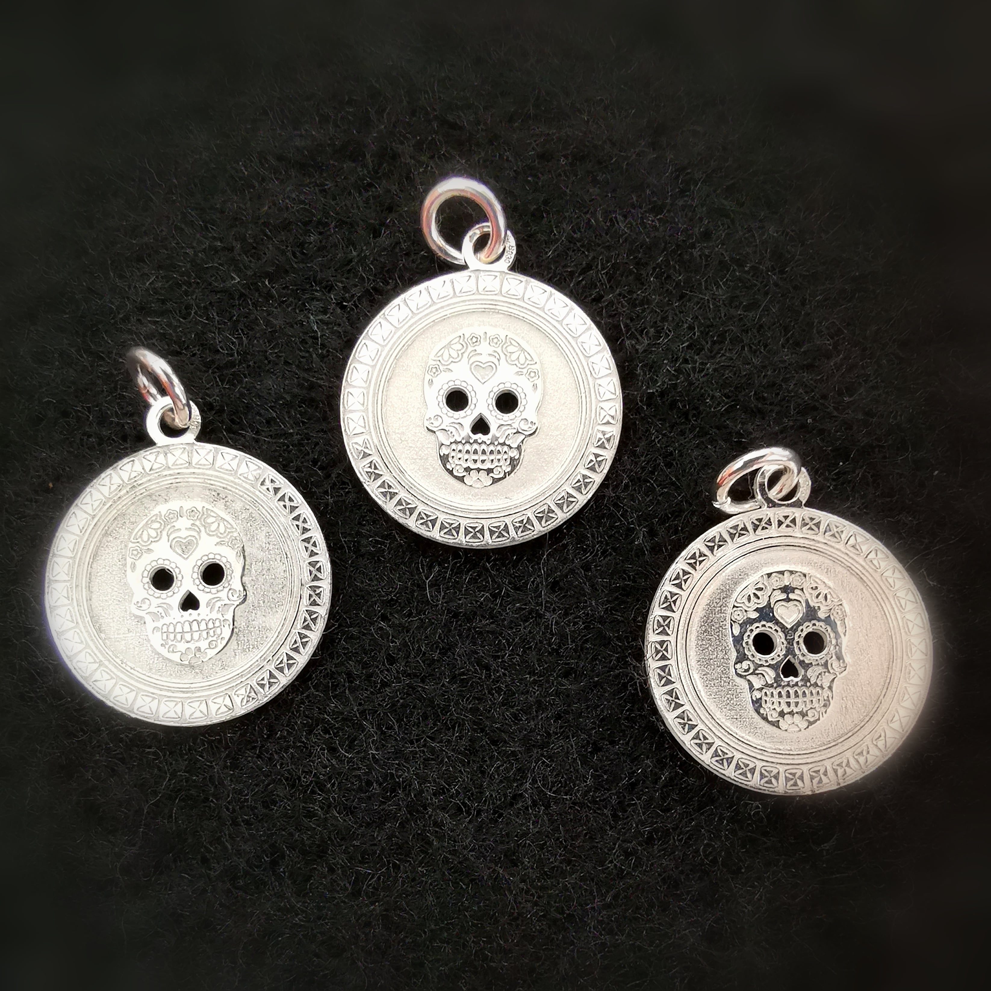 Totenkopf Schädel Sterlingsilber Amulett Charm Karma Anhänger - Eigenliebe