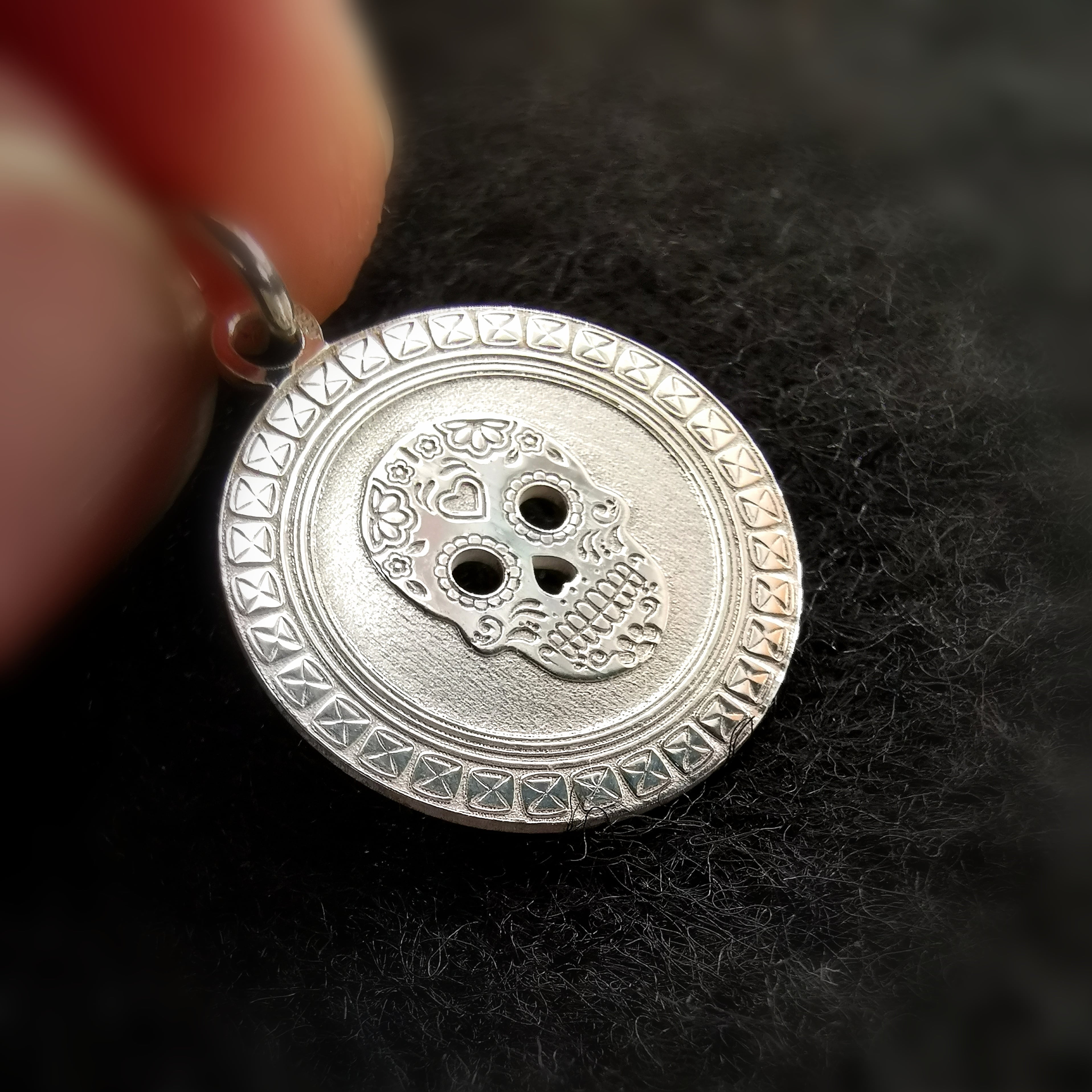 Totenkopf Schädel Sterlingsilber Amulett Charm Karma Anhänger - Eigenliebe