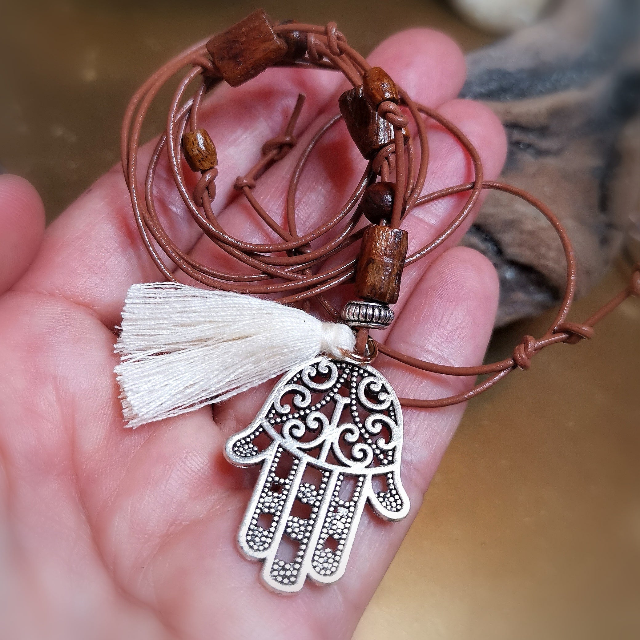 Fatimas Hand Hippie Boho Karma Kette an Leder mit Troddel, Schutzamulett