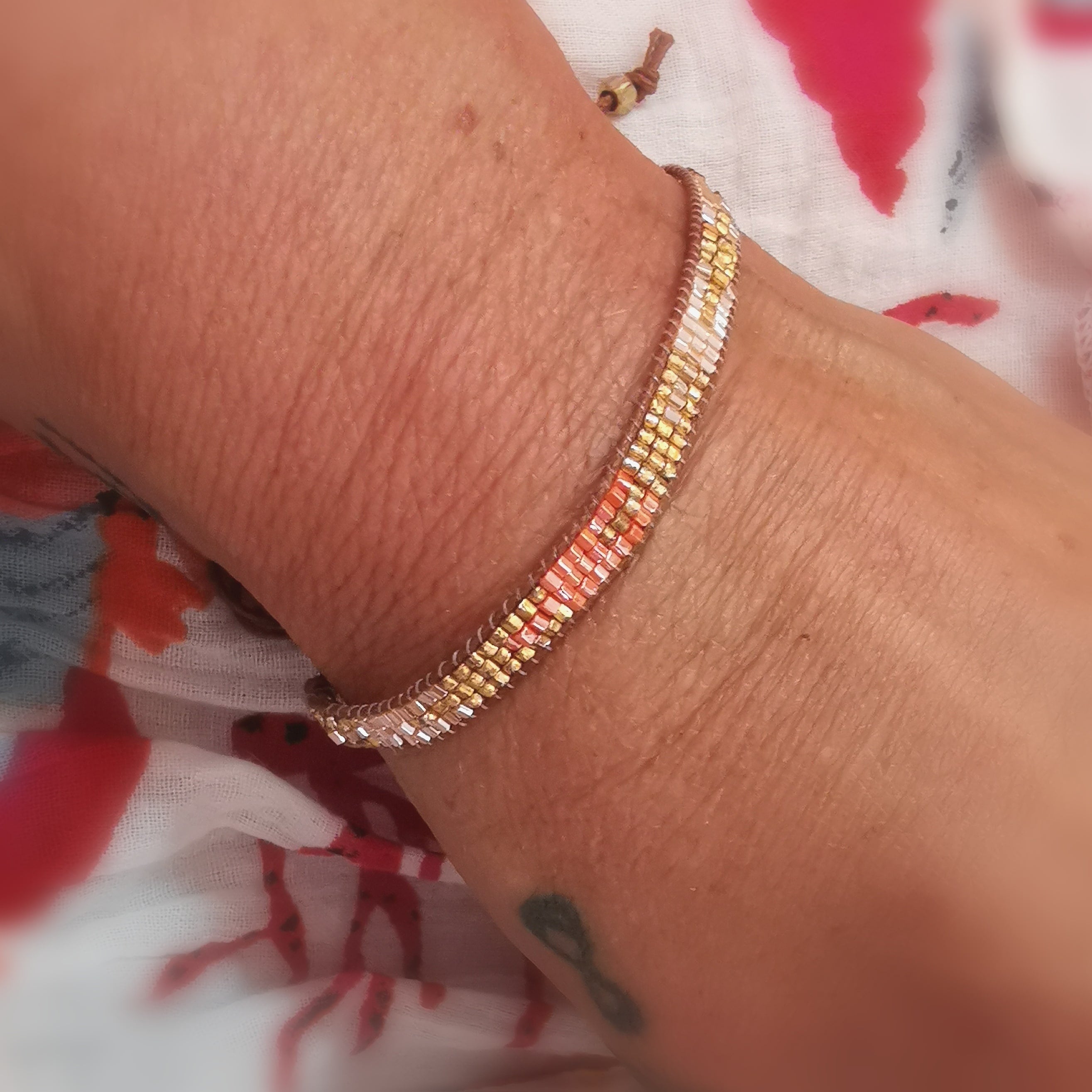 Glitzer Armband, Boho Armbändchen goldfarben, alle Größen