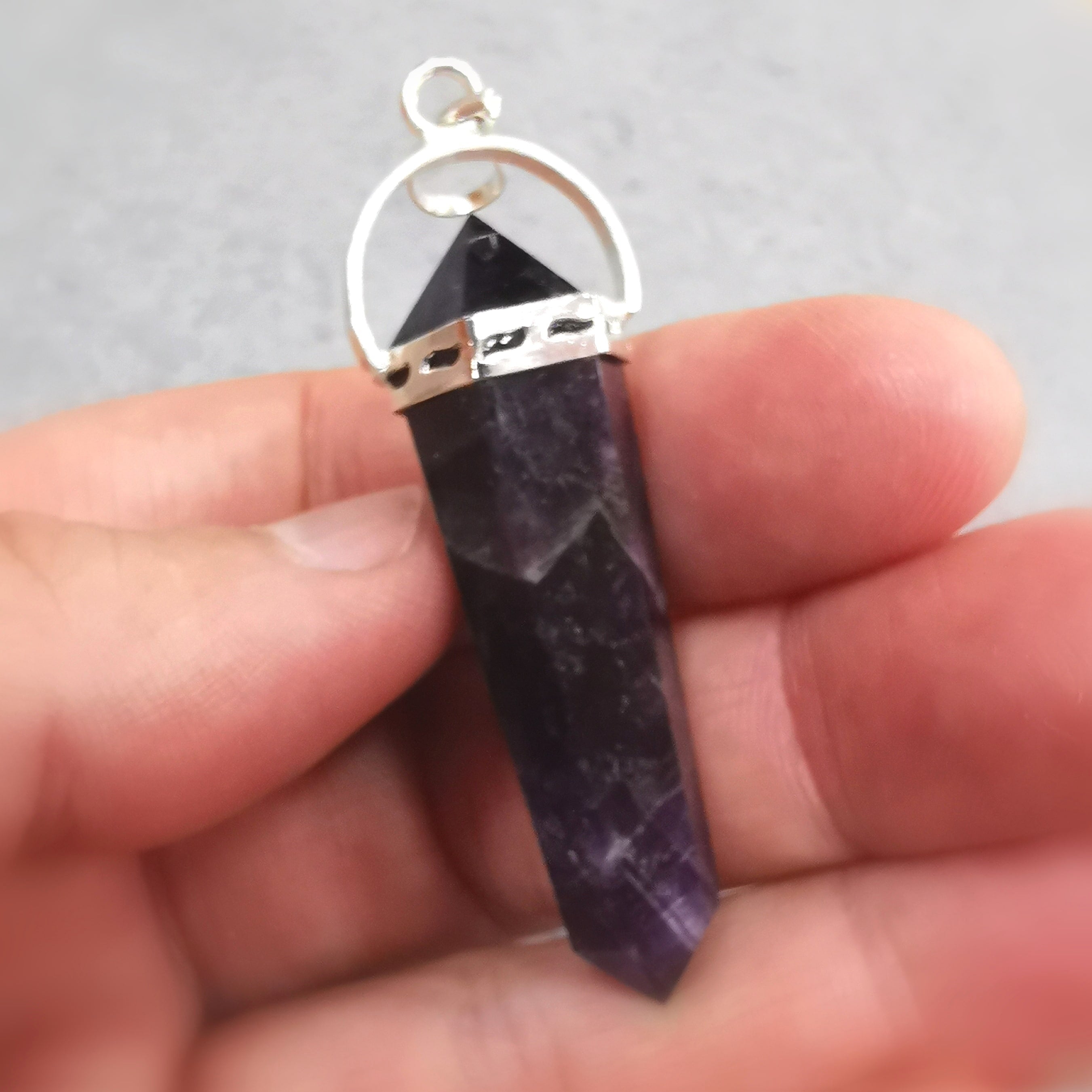 Amethyst Mondstein Spitze, Edelstein Karma Anhänger geweiht #kissingthesky glücklich