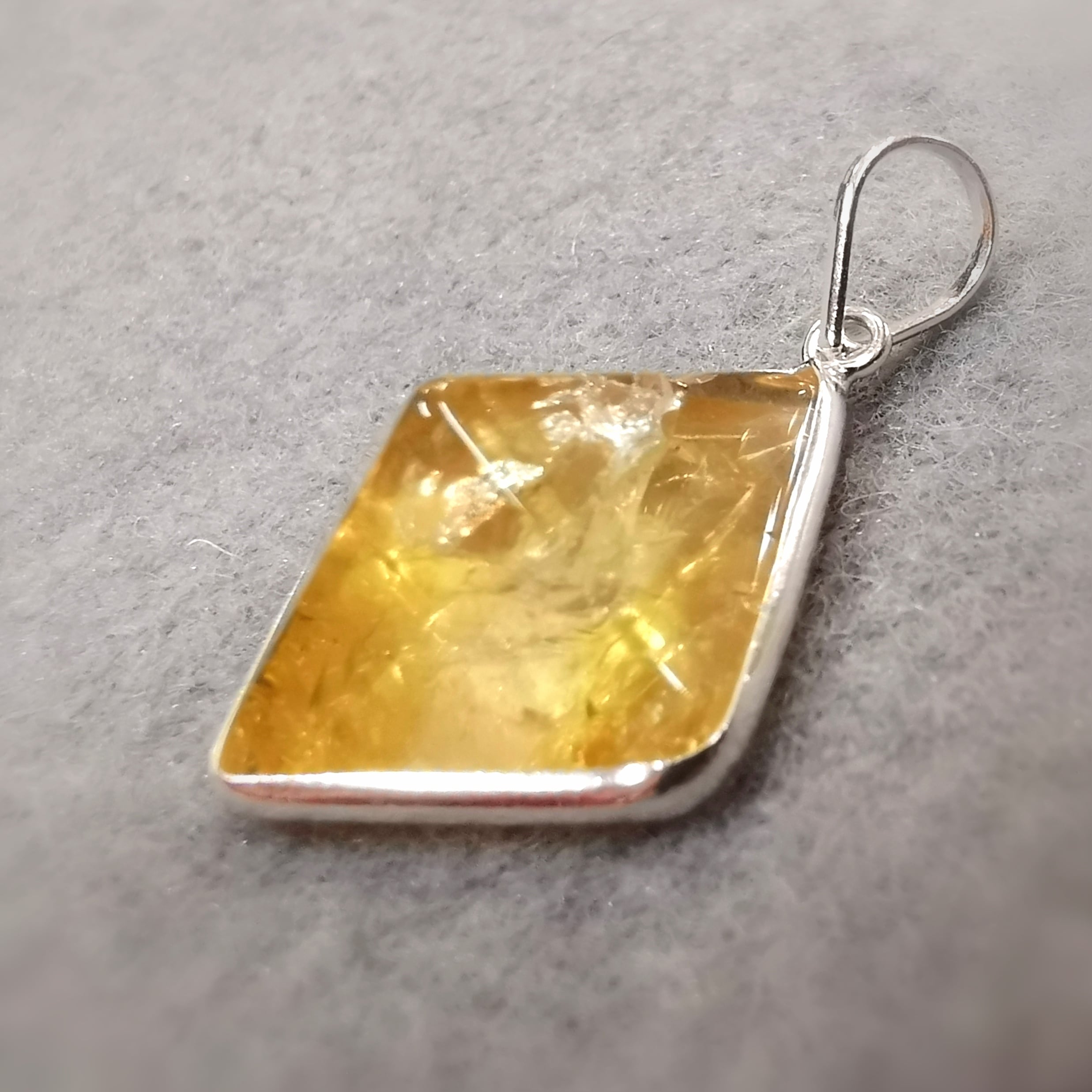 Citrin Pyramide Edelstein Sterlingsilber Karma Anhänger Solarplexus Chakra, geweiht, Sonnenlicht