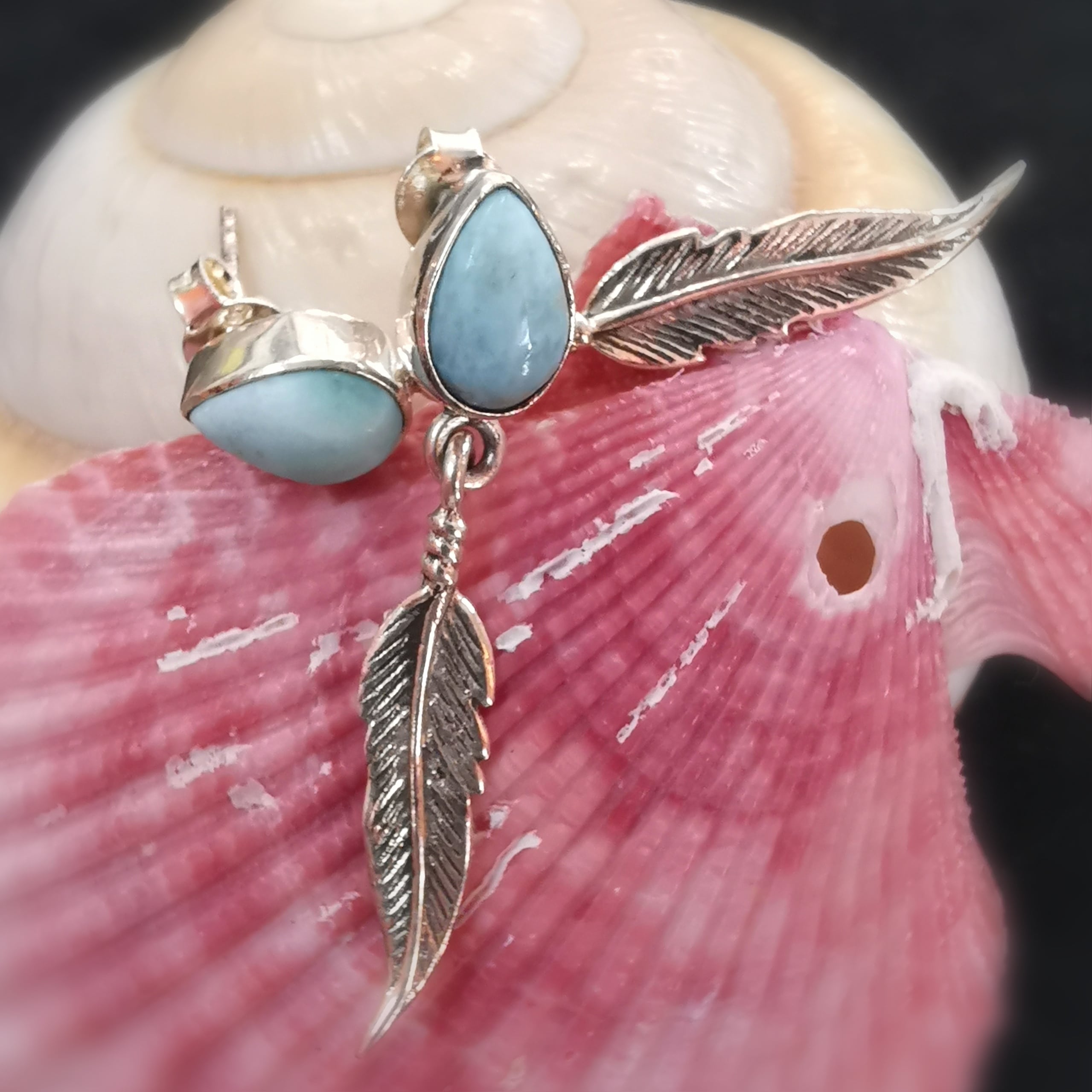 Larimar Feder Engelsfeder Bali Style Sterlingsilber Boho Heilstein Ohrringe, geweiht, Edelstein der Leichtigkeit