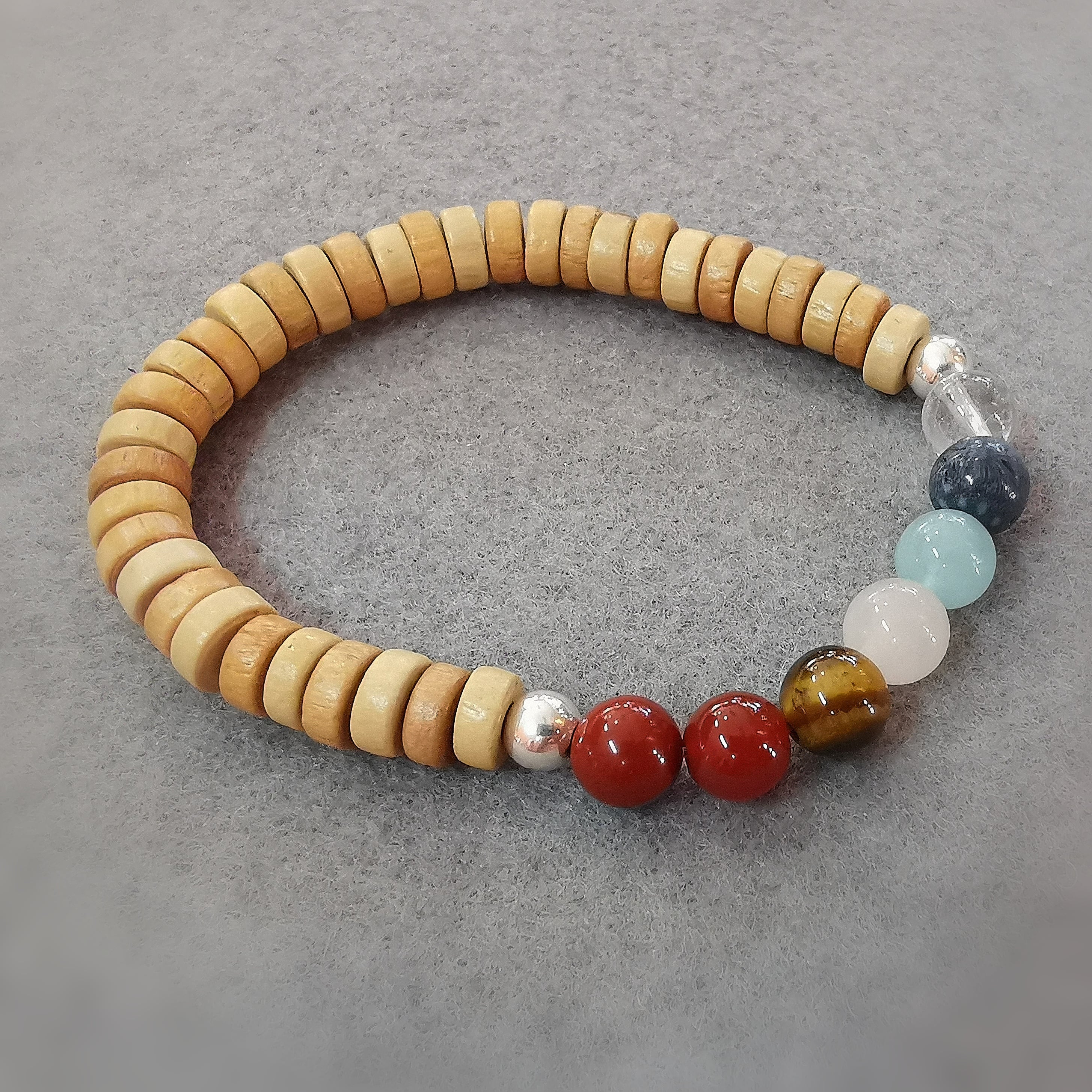 Chakra Edelstein Holz Karma Armband mit blauer Koralle und Aquamarin, geweiht, Harmonie