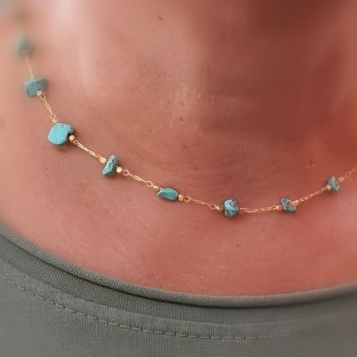 Türkis Howlith Edelstein Chakra Boho Kette, Edelstahl goldfarben, Urlaubsgefühle