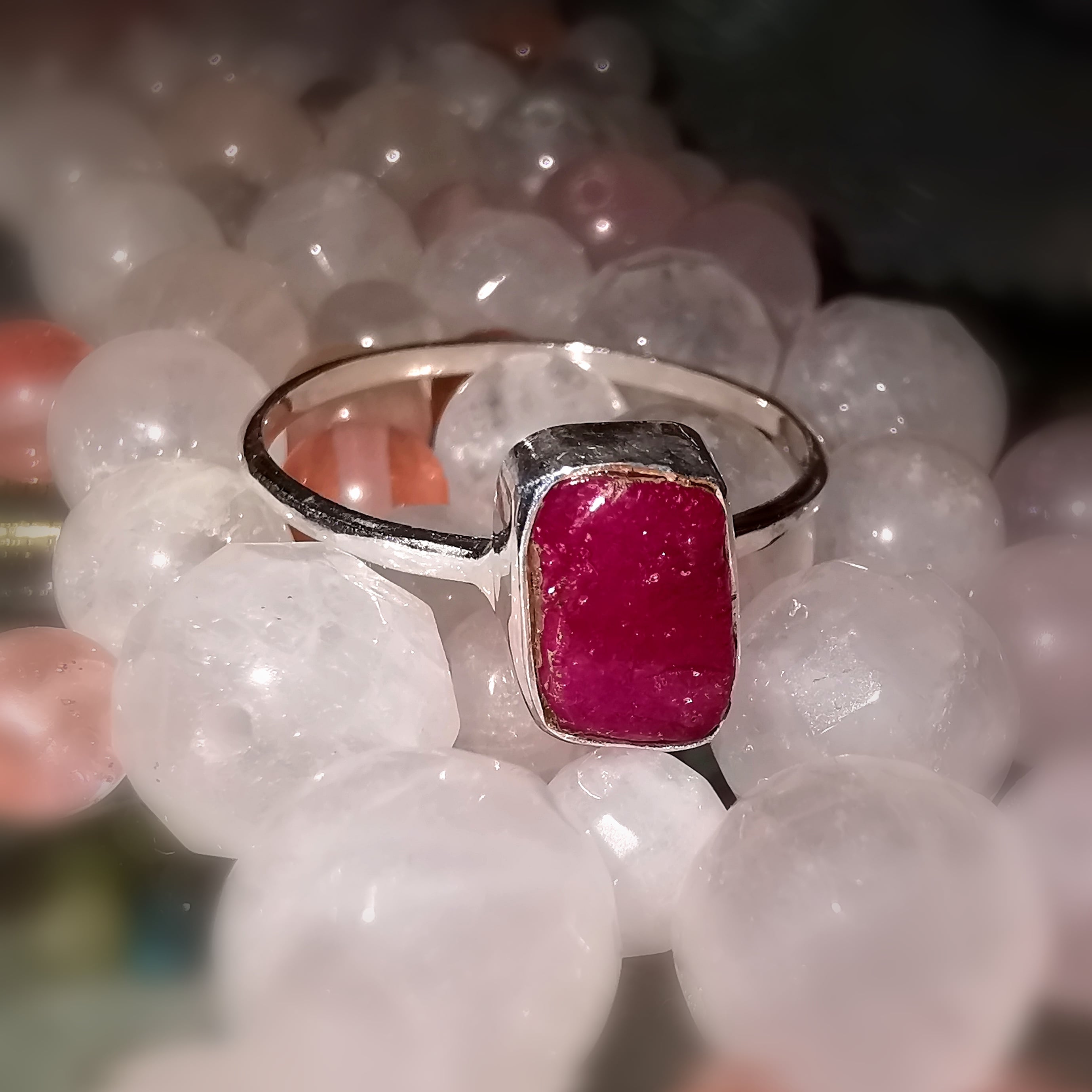 Rubin Korund Sterlingsilber Ring, Rohstein Freiform Heilstein, Größe 60  - Glücksstein der Liebe